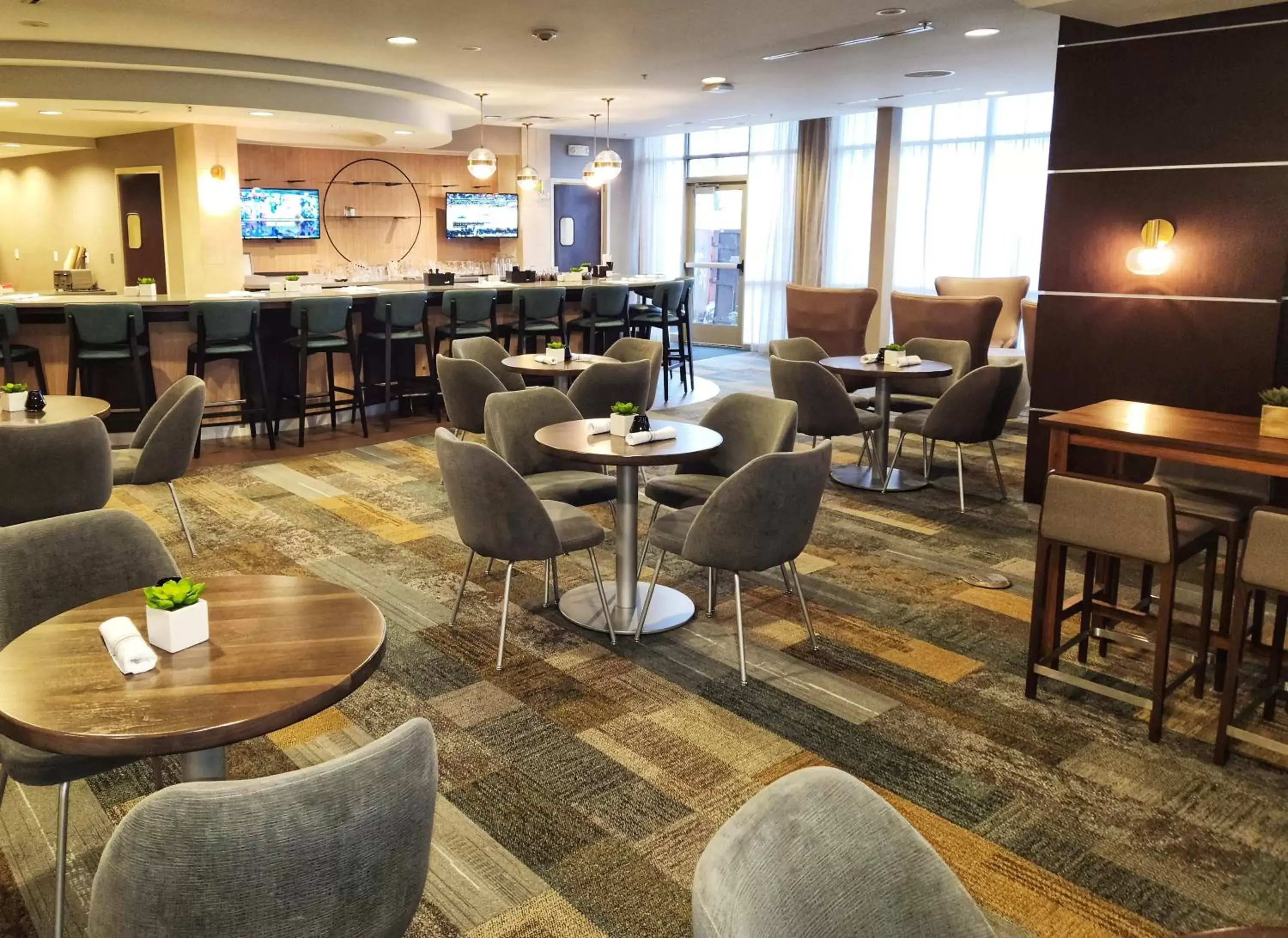 Restaurant/places to eat, Lounge/Bar in Cambria Hotel Madison East