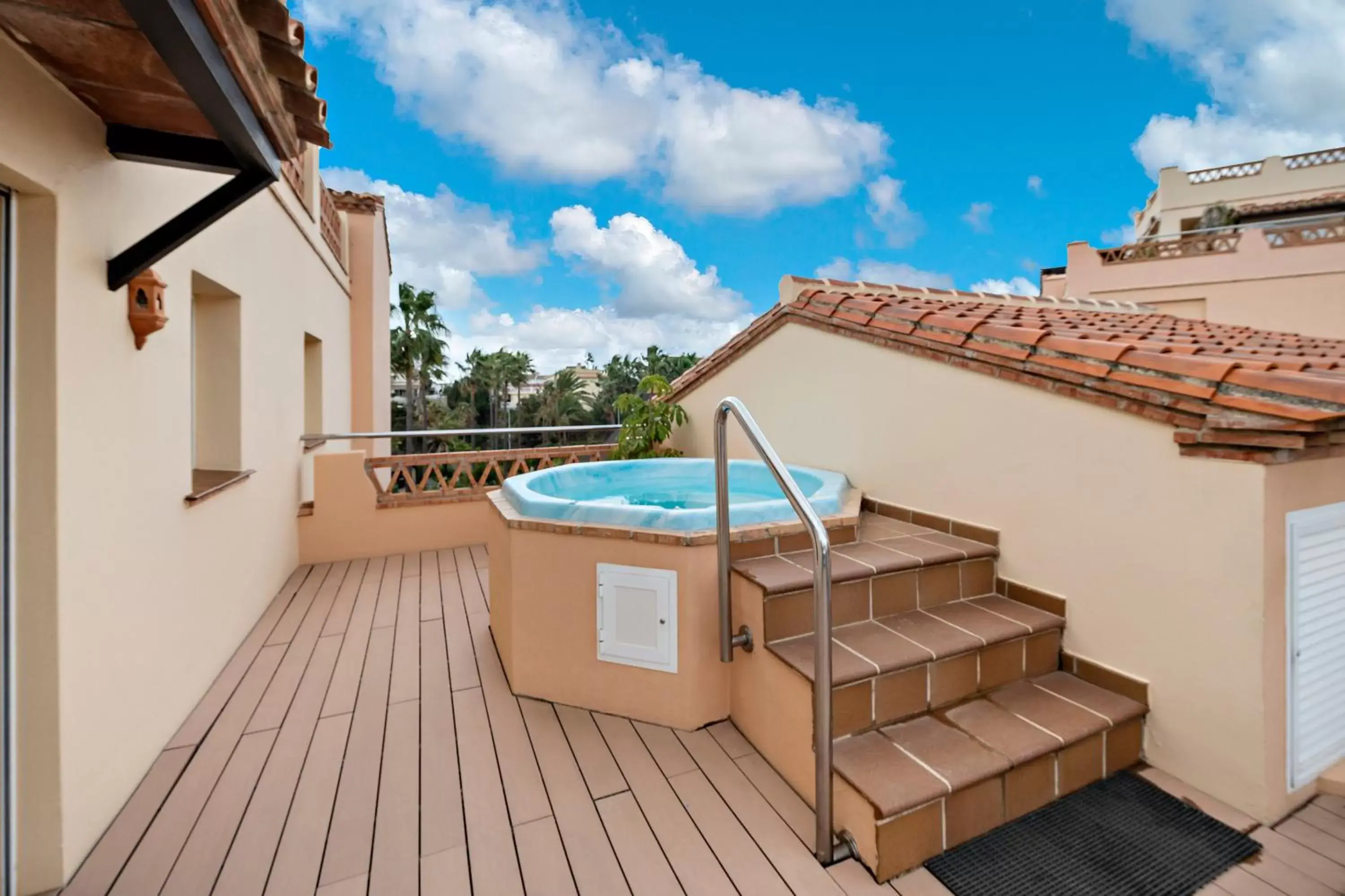 Hot Tub, Swimming Pool in Wyndham Grand Residences Costa del Sol