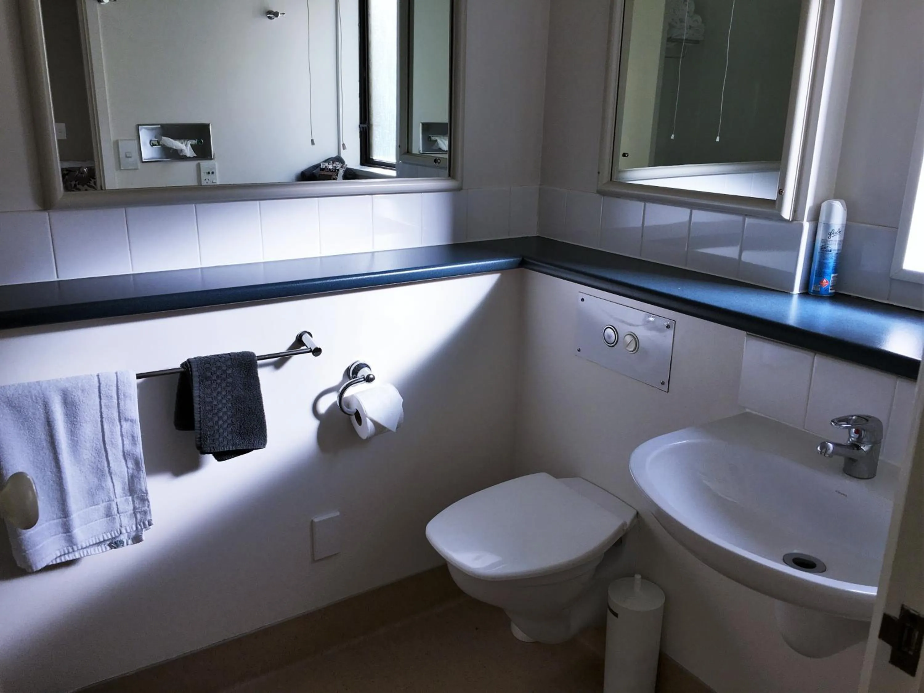 Bathroom in Cable Court Motel