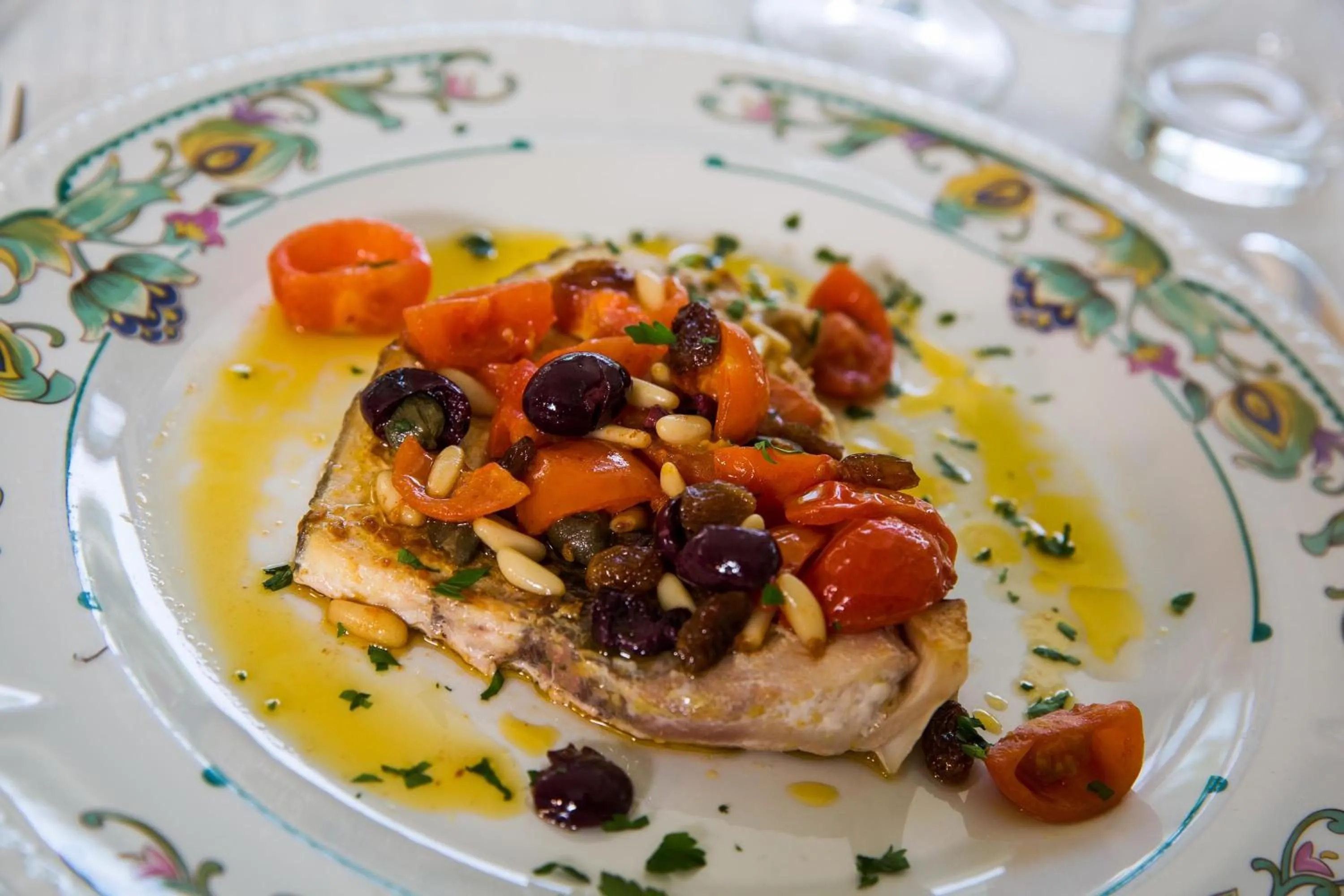 Restaurant/places to eat in Hotel Ares