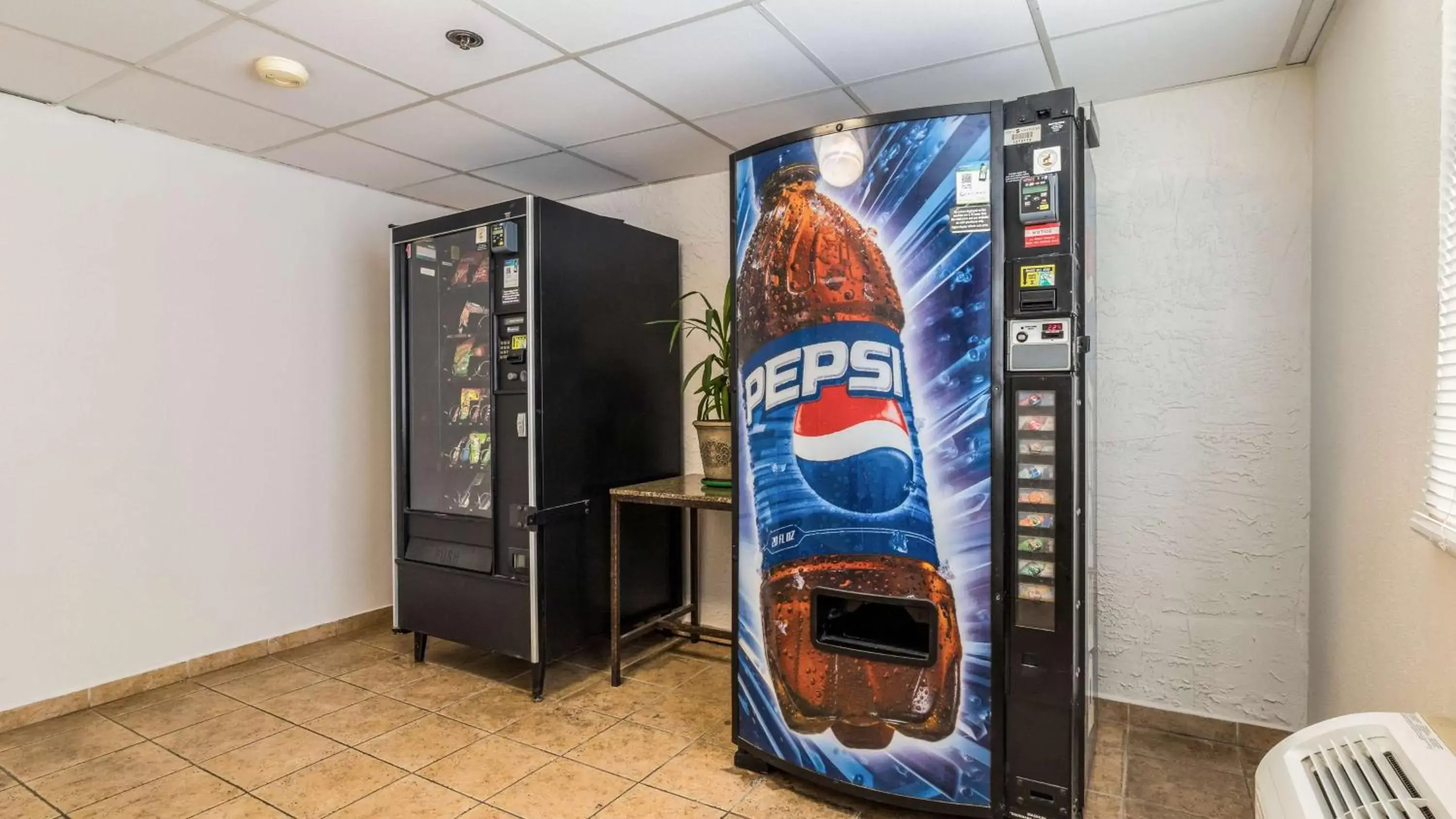 Property building in Motel 6-Elk Grove Village, IL Property building in Motel 6-Elk Grove Village, IL