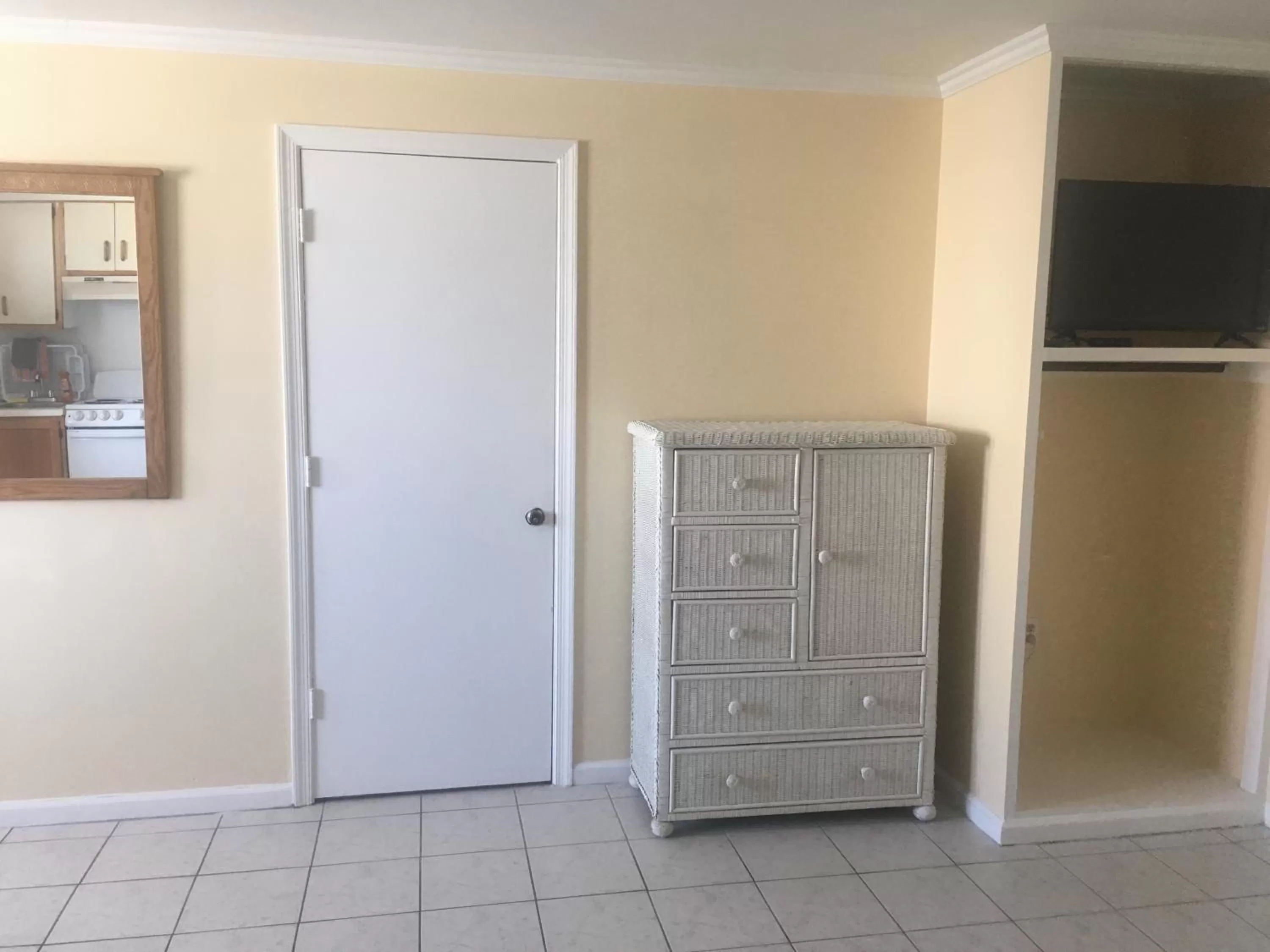 TV/Entertainment Center in Ocean Cove Motel