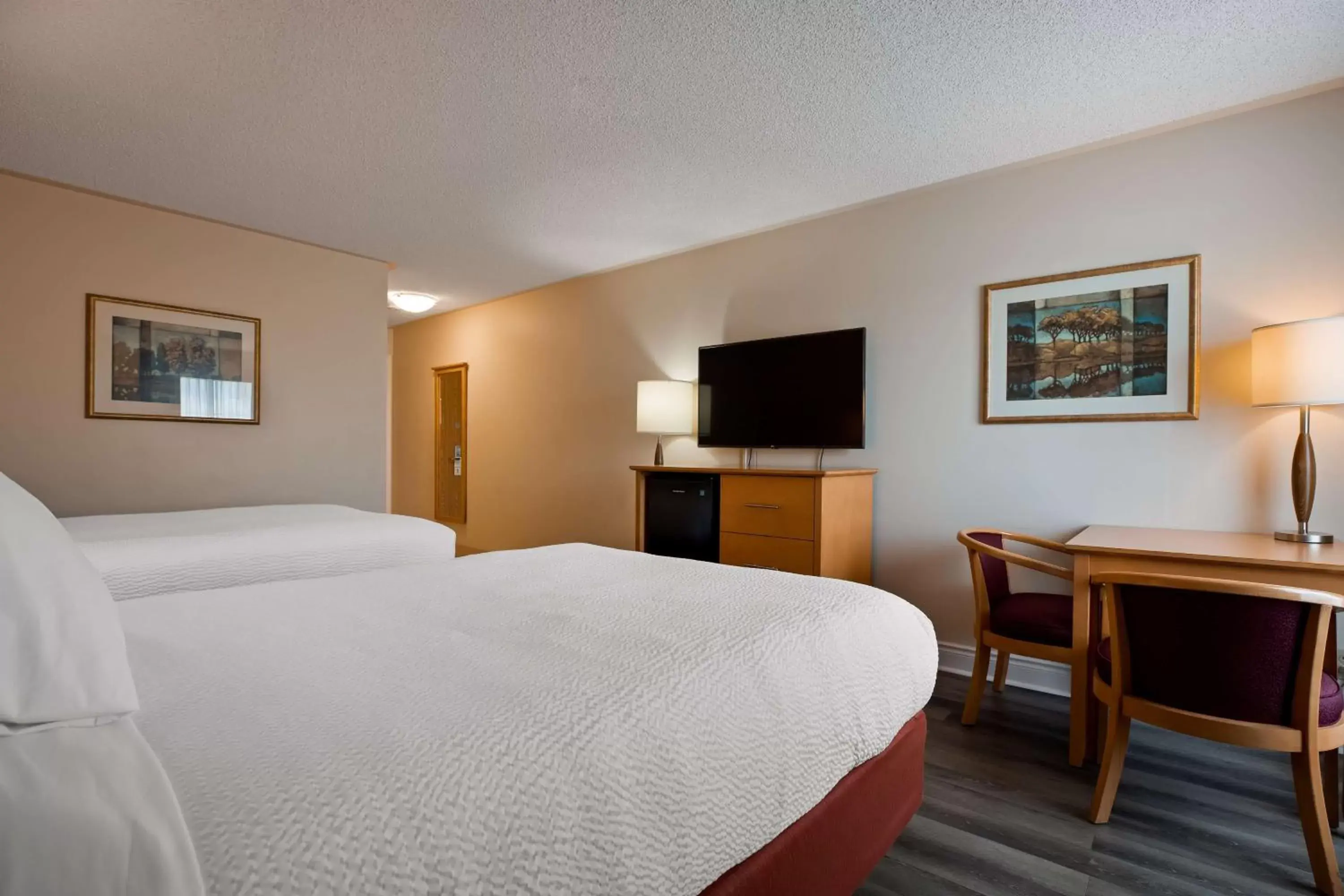 Photo of the whole room, Bed in Best Western Smiths Falls Hotel