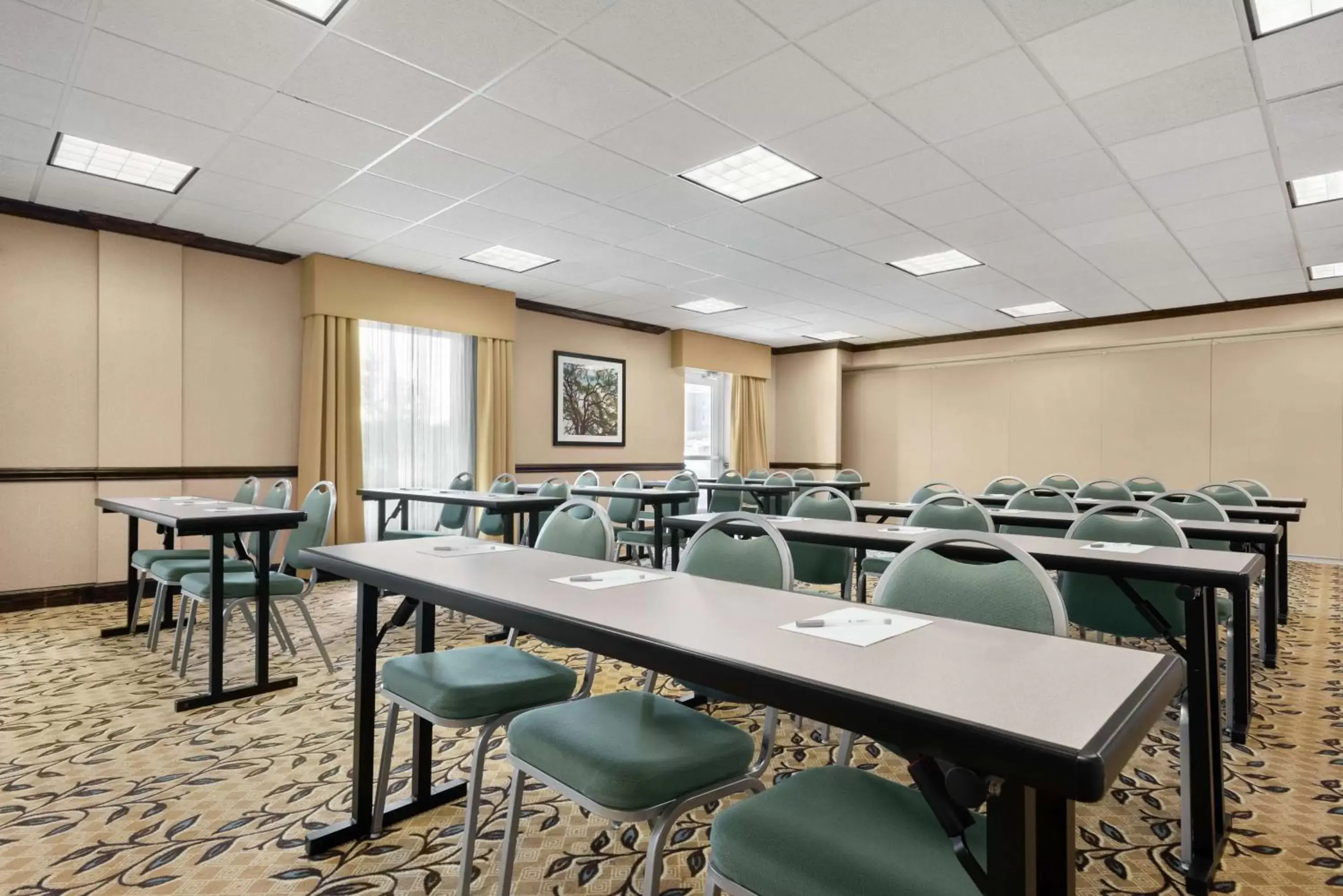 Meeting/conference room in Hampton Inn & Suites Brunswick