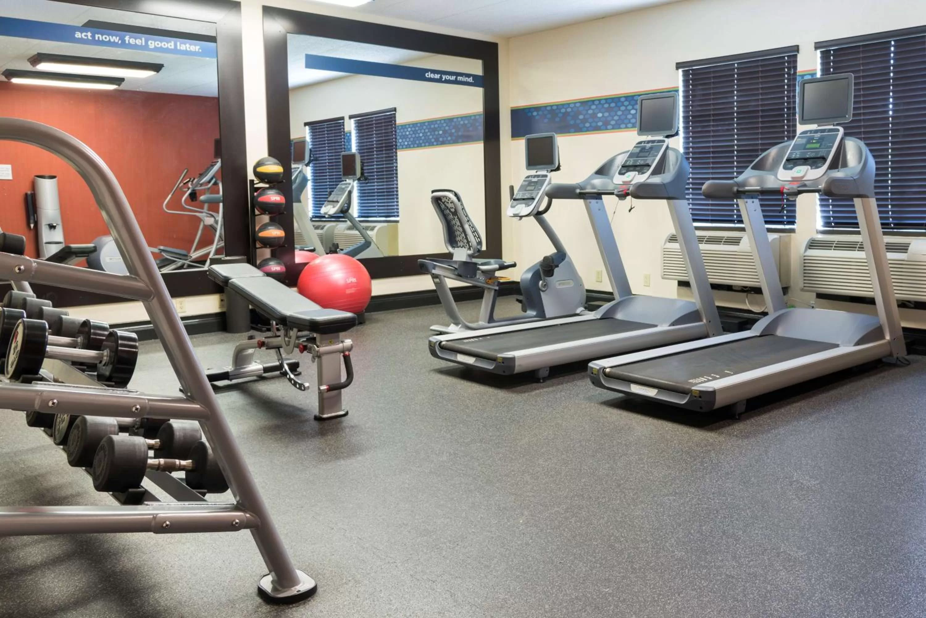Fitness centre/facilities in Hampton Inn Milwaukee Northwest