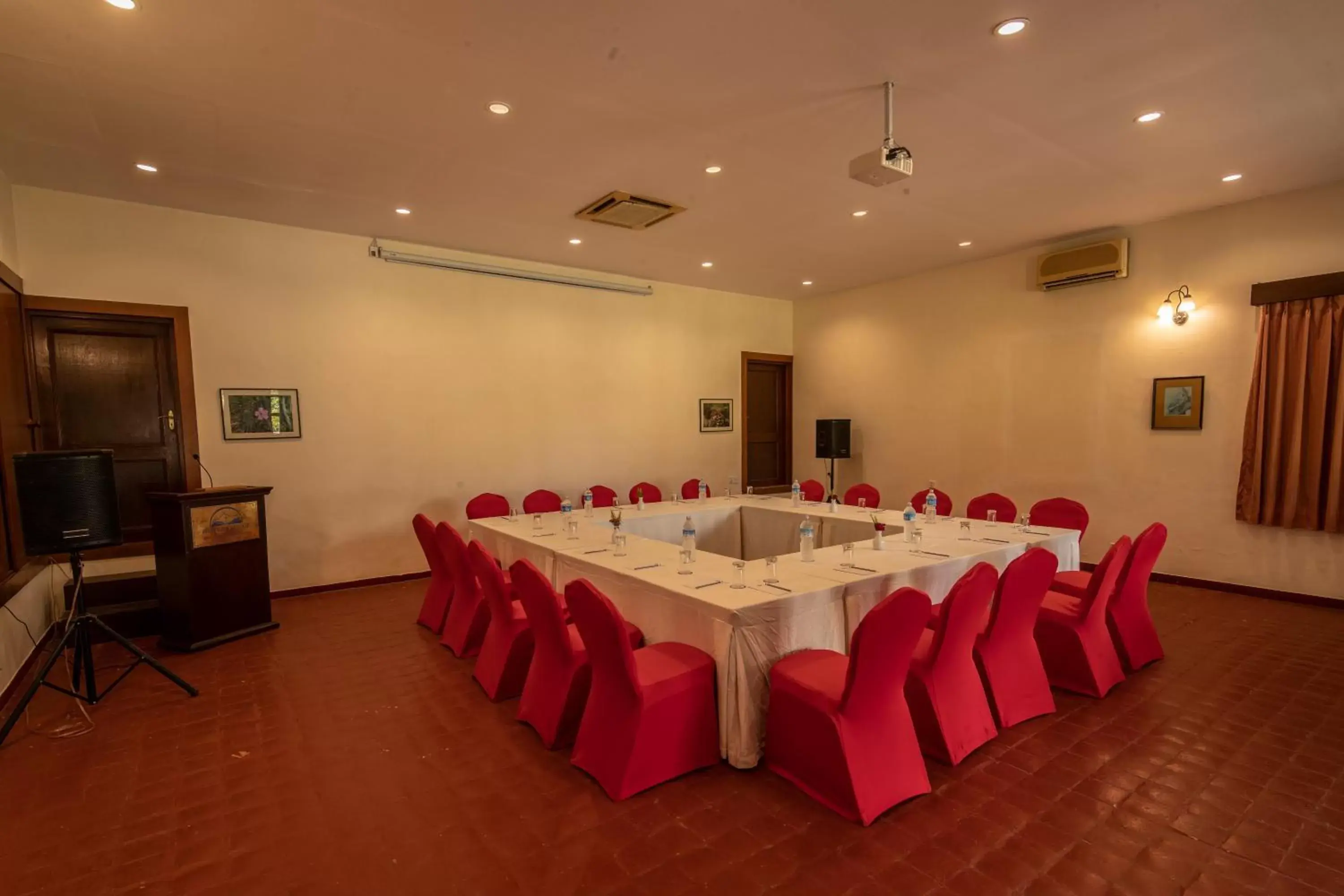 Meeting/conference room in Fish Tail Lodge