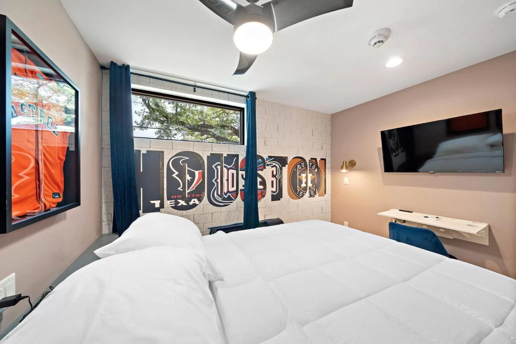 Bed in Wanderstay Boutique Hotel