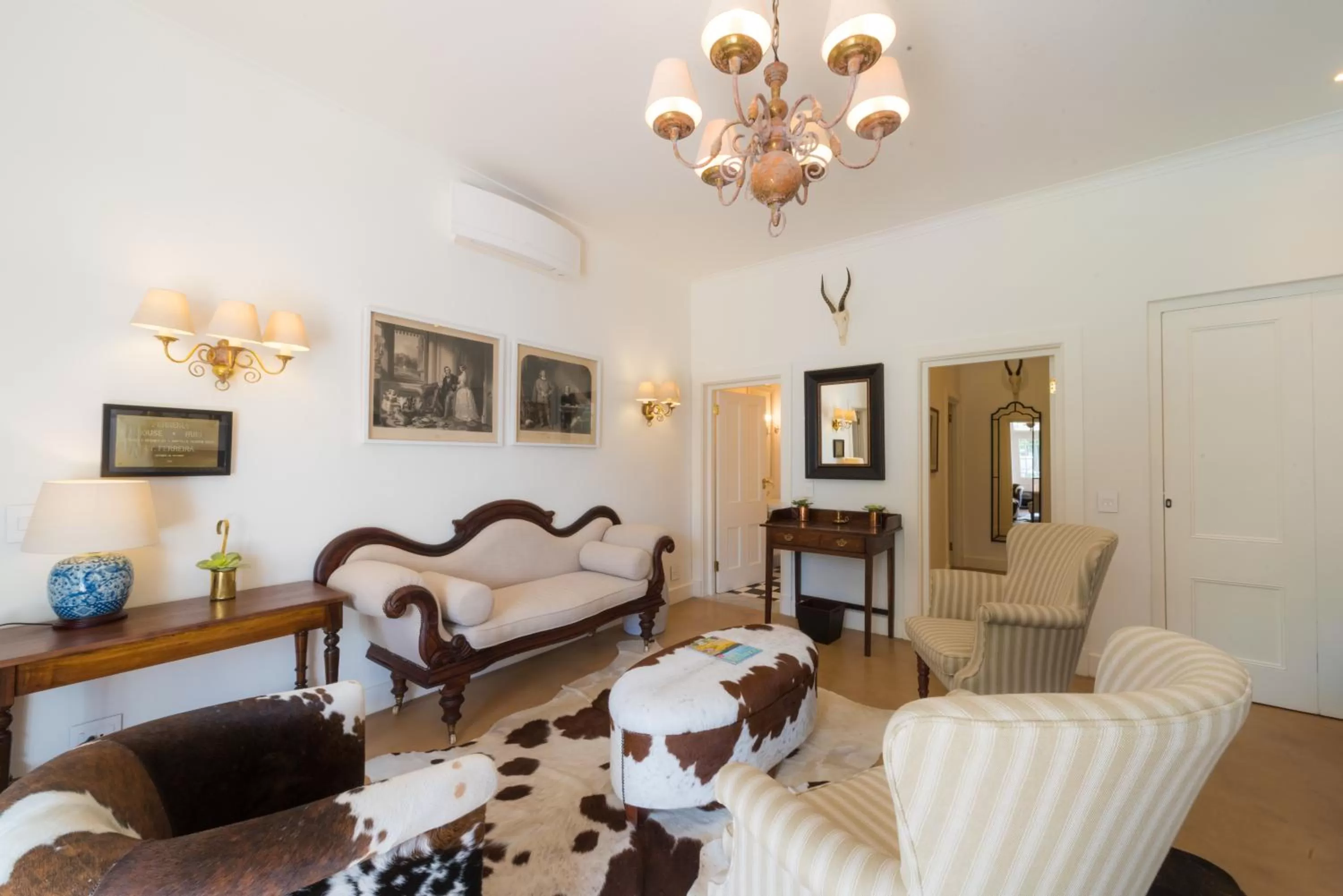 Living room in Drostdy Hotel