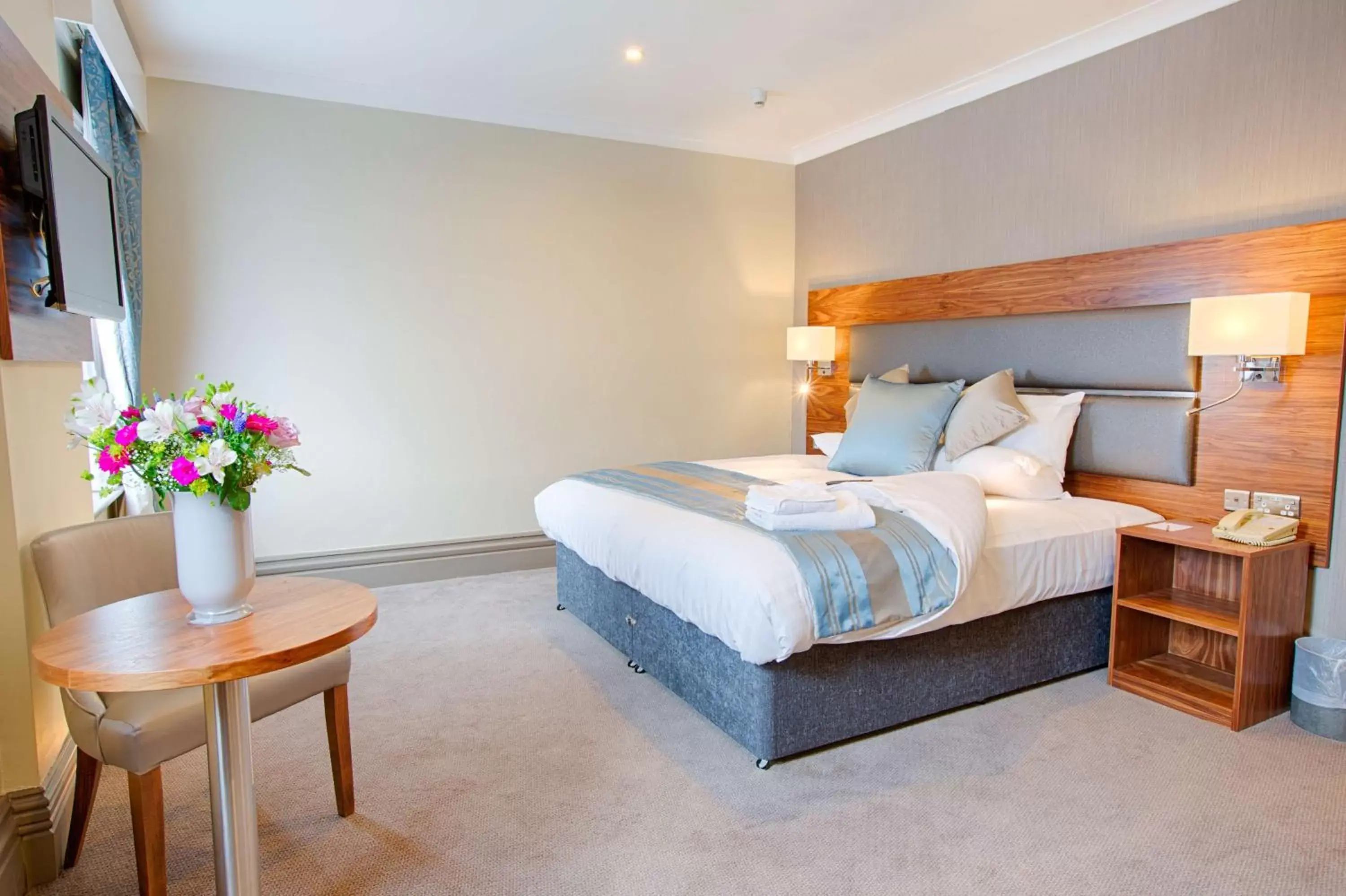 Bedroom, Bed in Best Western Chilworth Manor Hotel