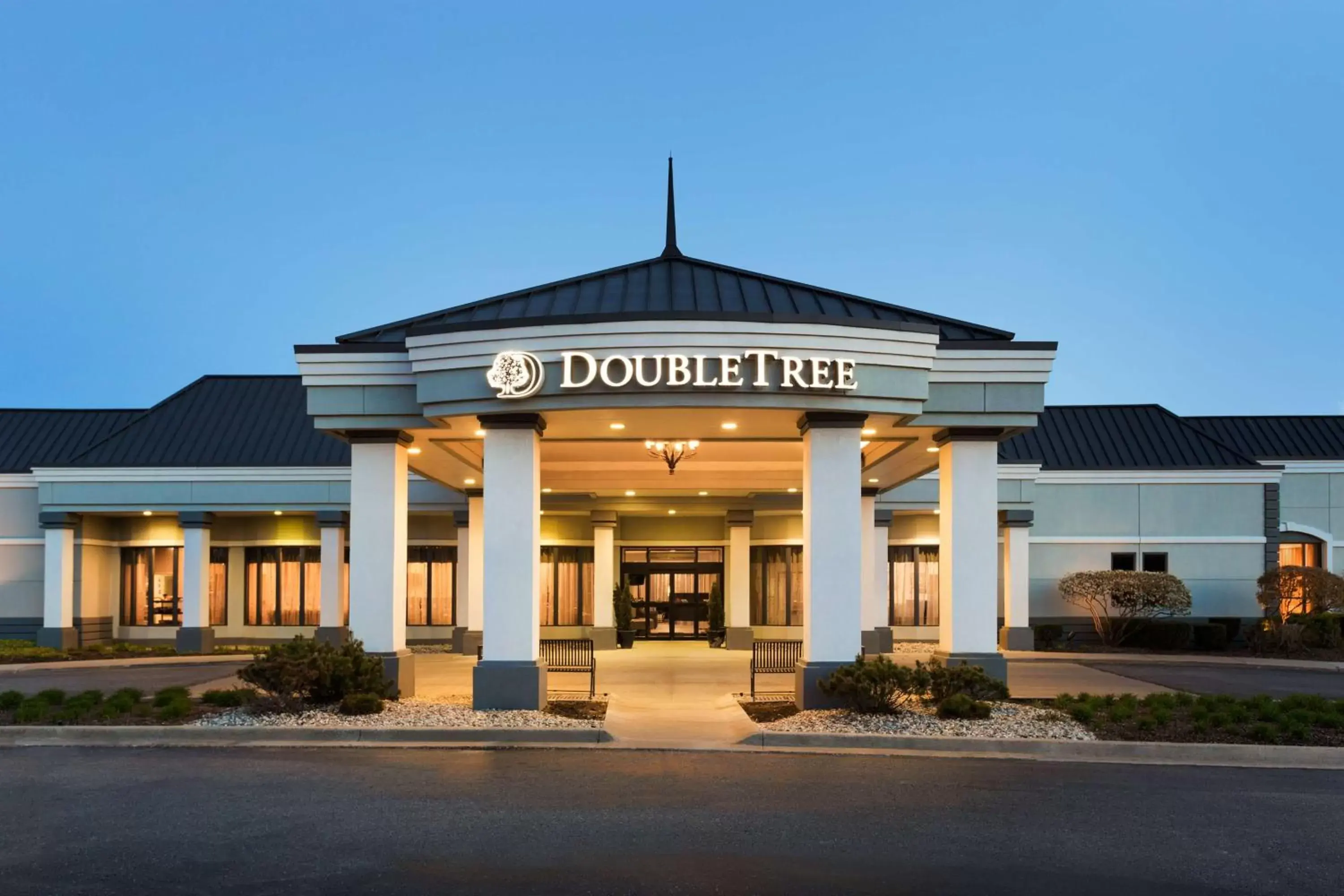 Property Building in DoubleTree by Hilton Hotel Detroit - Novi