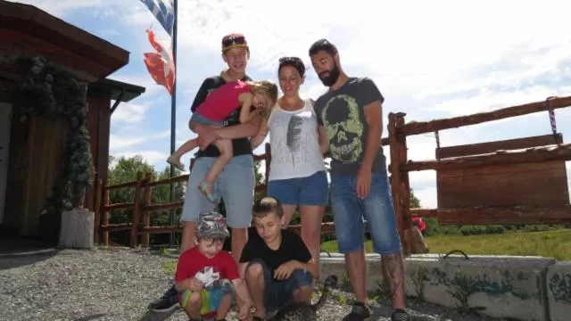 Family in Le Gîte Ambrelane
