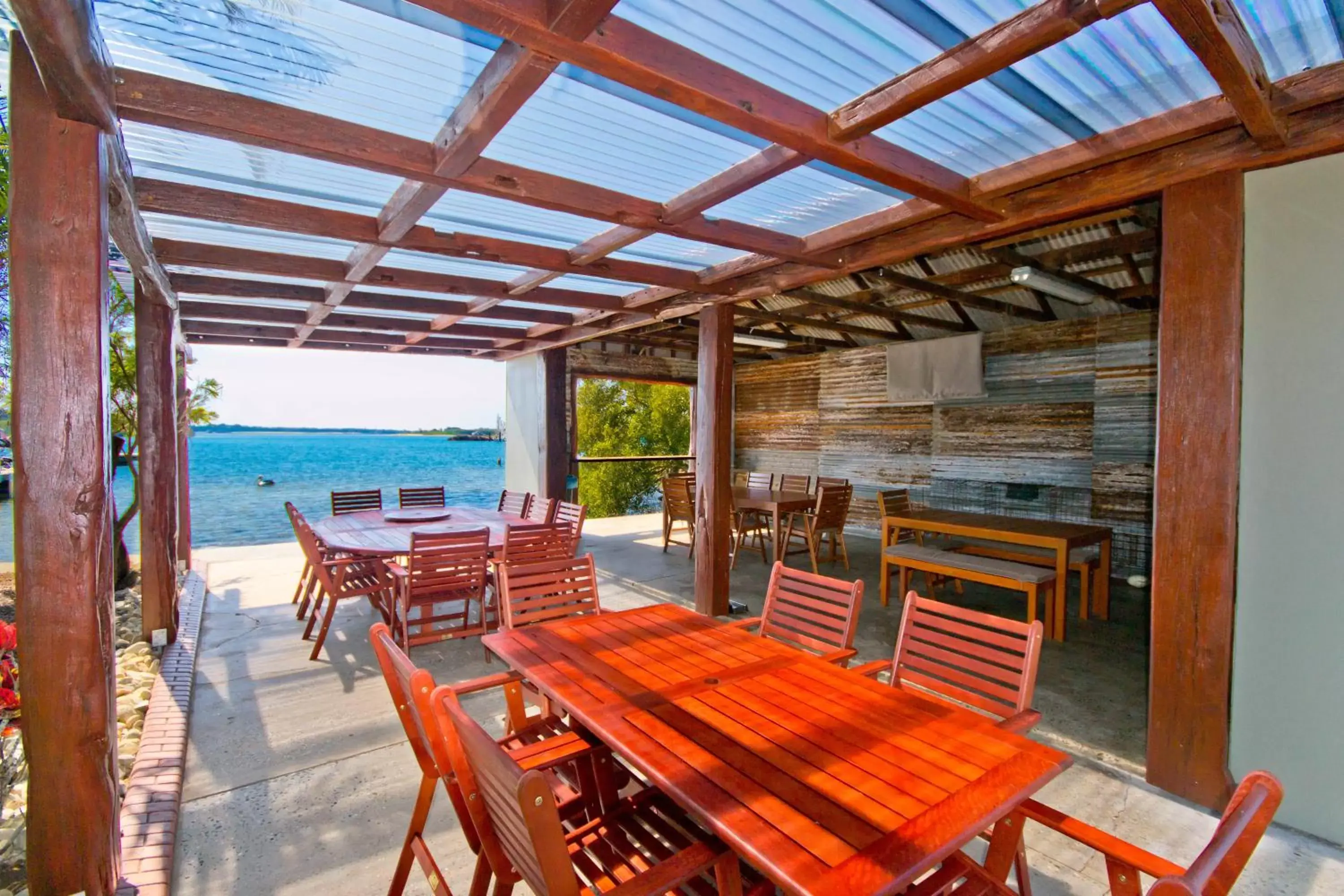 BBQ facilities in Moby Dick Waterfront Resort Motel