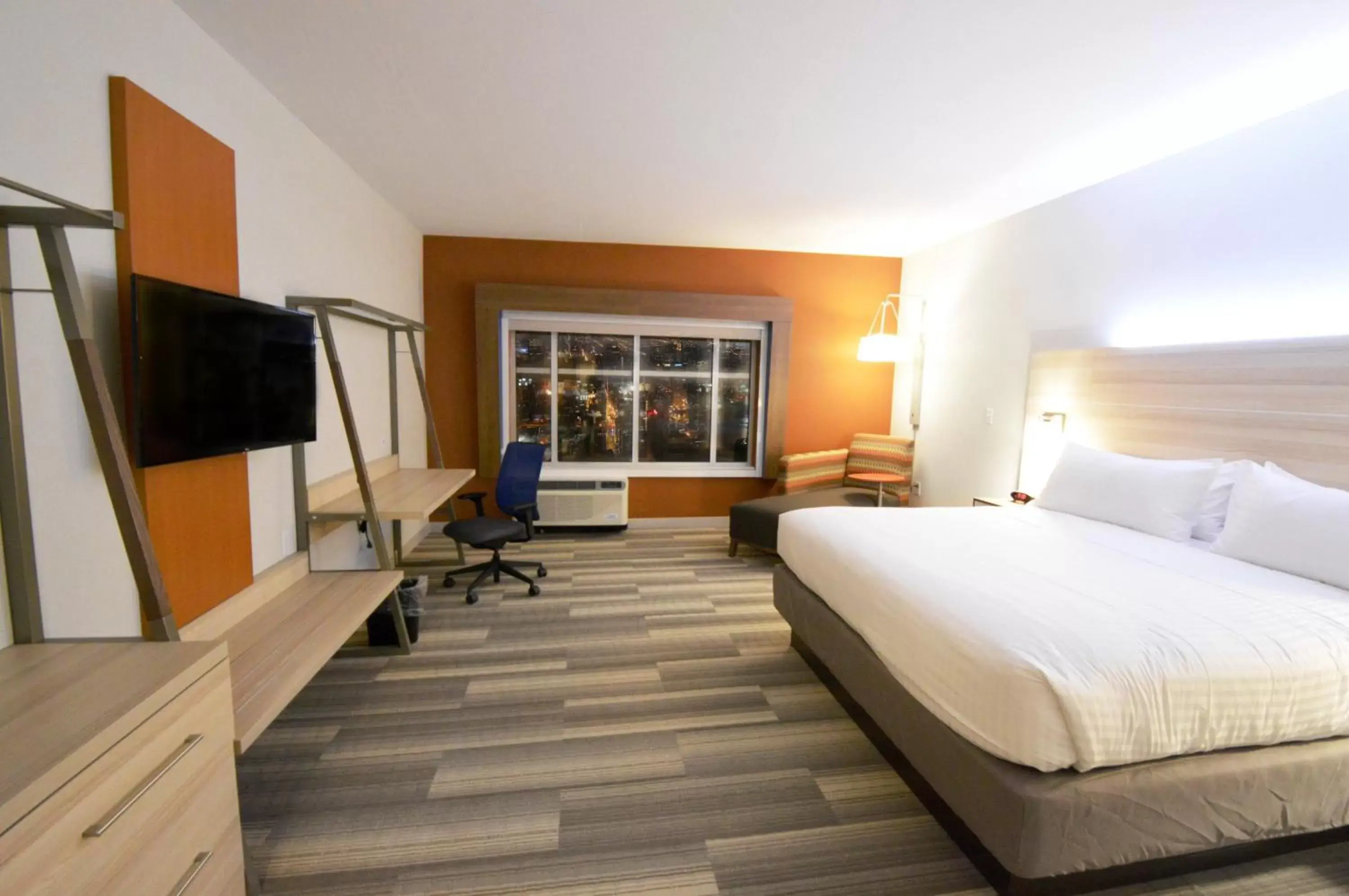 Photo of the whole room, TV/Entertainment Center in Holiday Inn Express & Suites Toledo West, an IHG Hotel