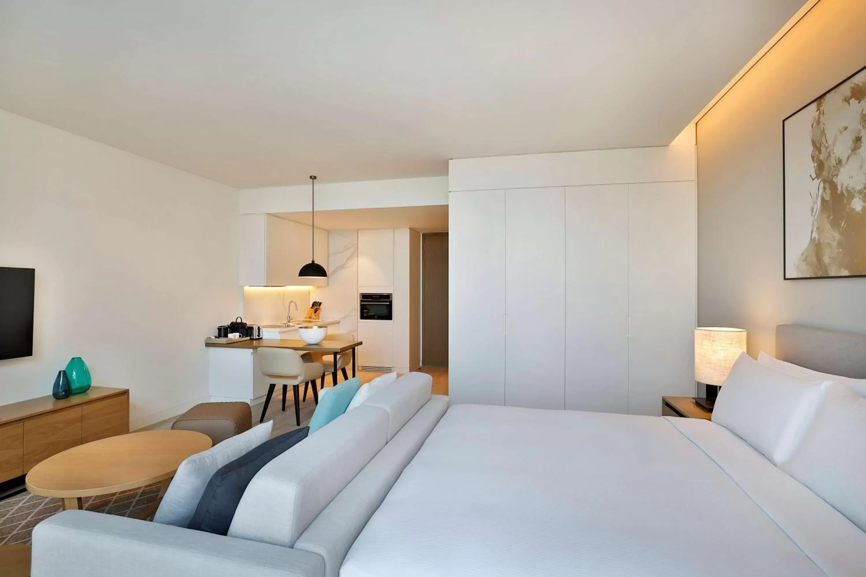 Bedroom, Bed in Doubletree By Hilton Abu Dhabi Yas Island Residences
