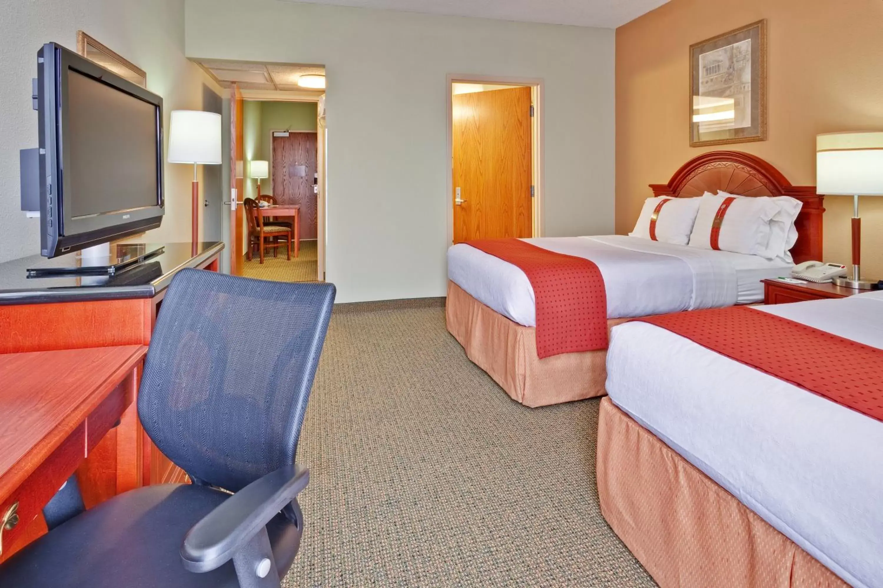 Photo of the whole room, Bed in Holiday Inn Memphis-University of Memphis, an IHG Hotel