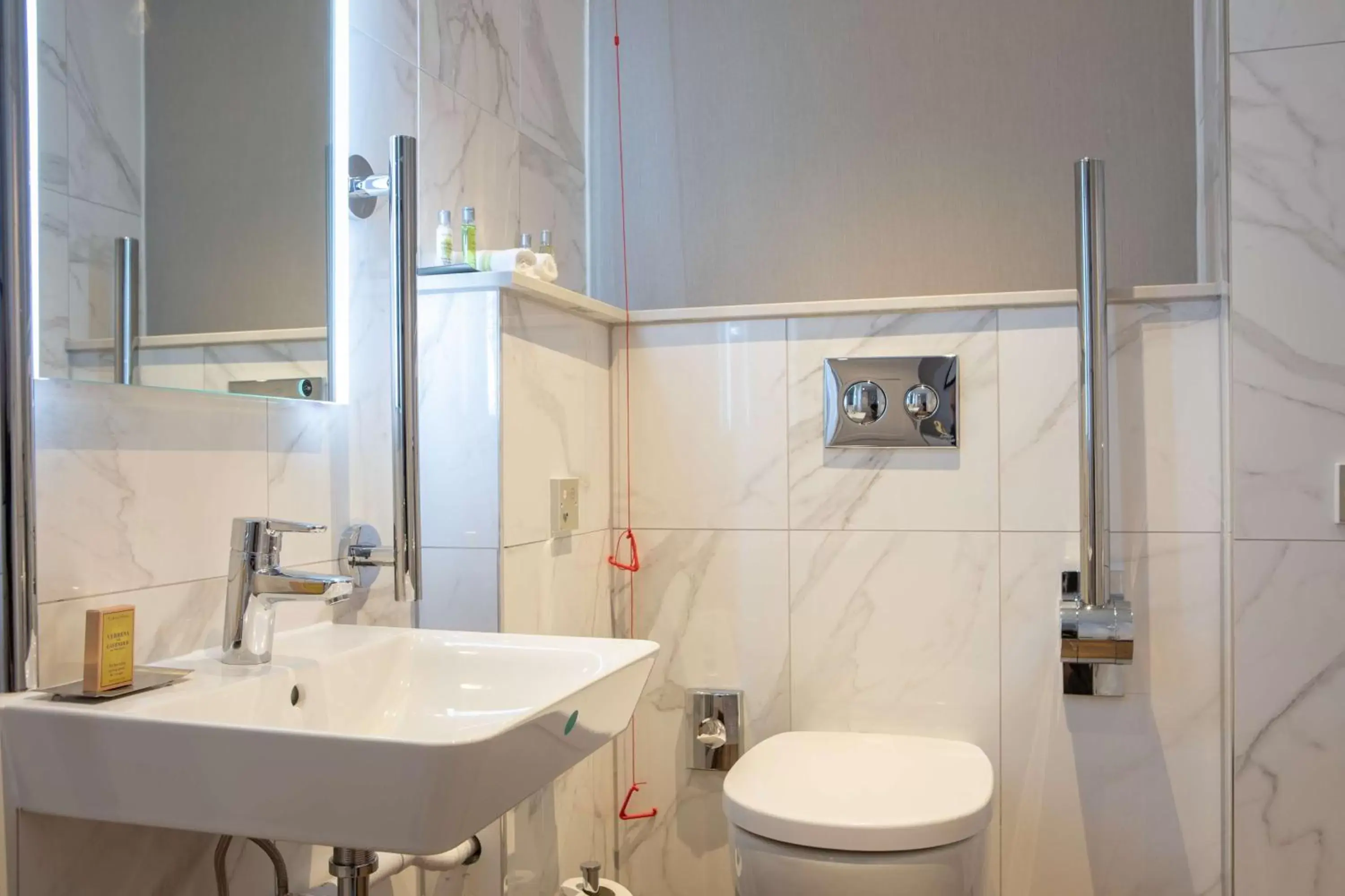 Bathroom in DoubleTree by Hilton Stoke-on-Trent, United Kingdom