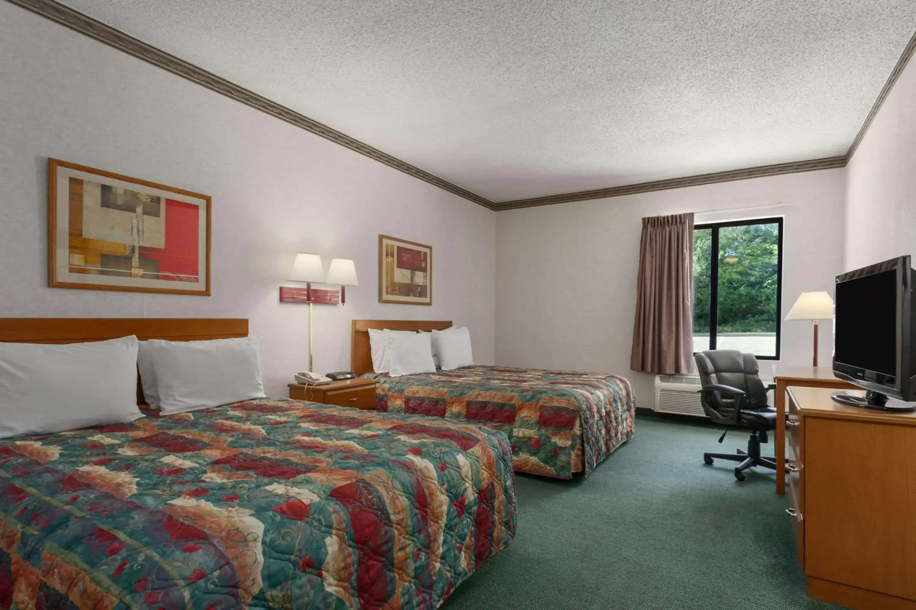 Photo of the whole room, Bed in Days Inn by Wyndham Jefferson City