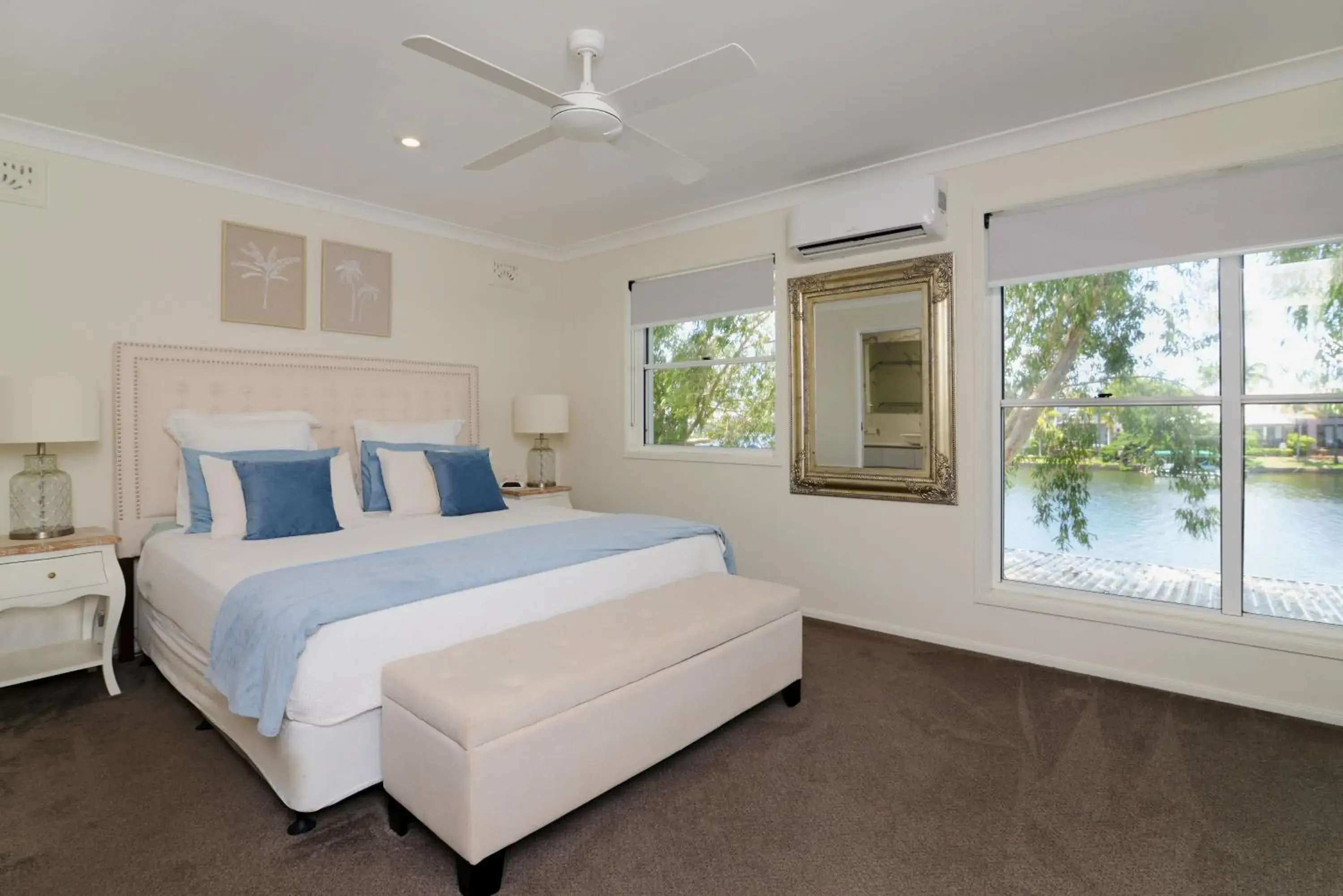 Bed in Noosa Entrance Waterfront Resort