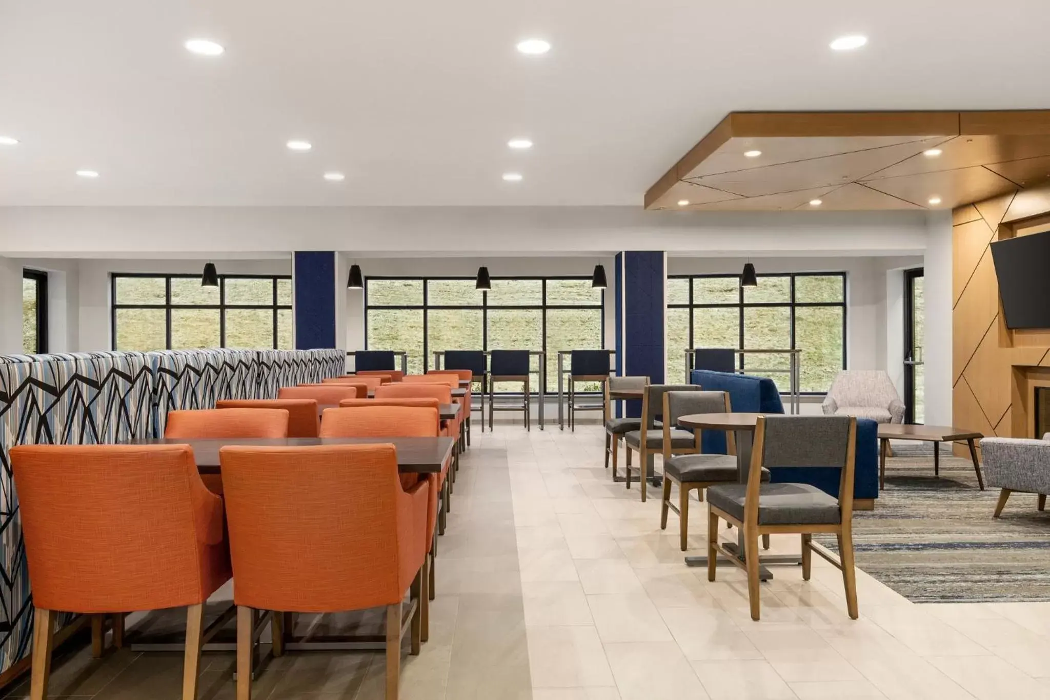 Breakfast in Holiday Inn Express & Suites East Greenbush Albany-Skyline by IHG Breakfast in Holiday Inn Express & Suites East Greenbush Albany-Skyline by IHG