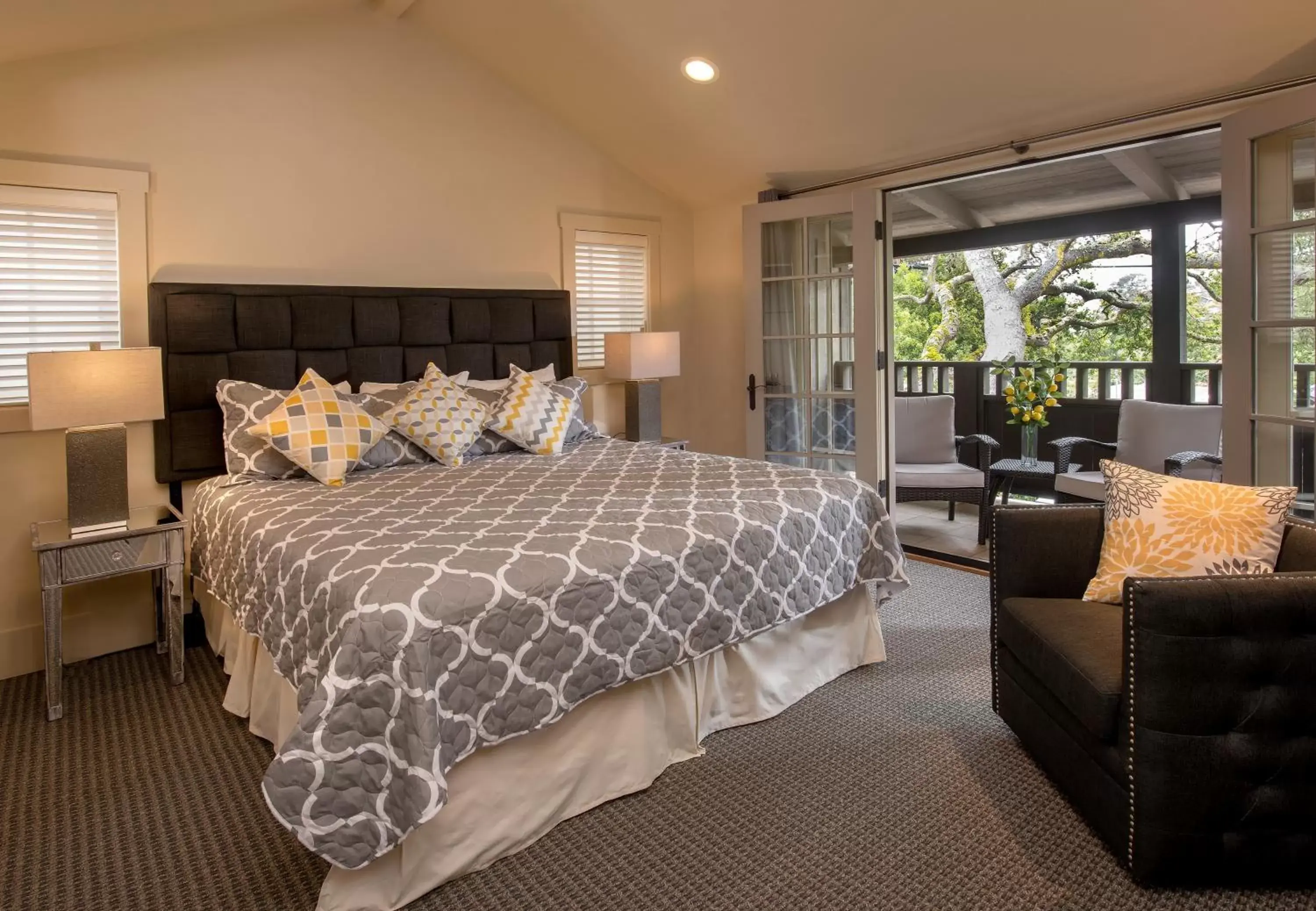 Patio, Bed in Carmel Country Inn