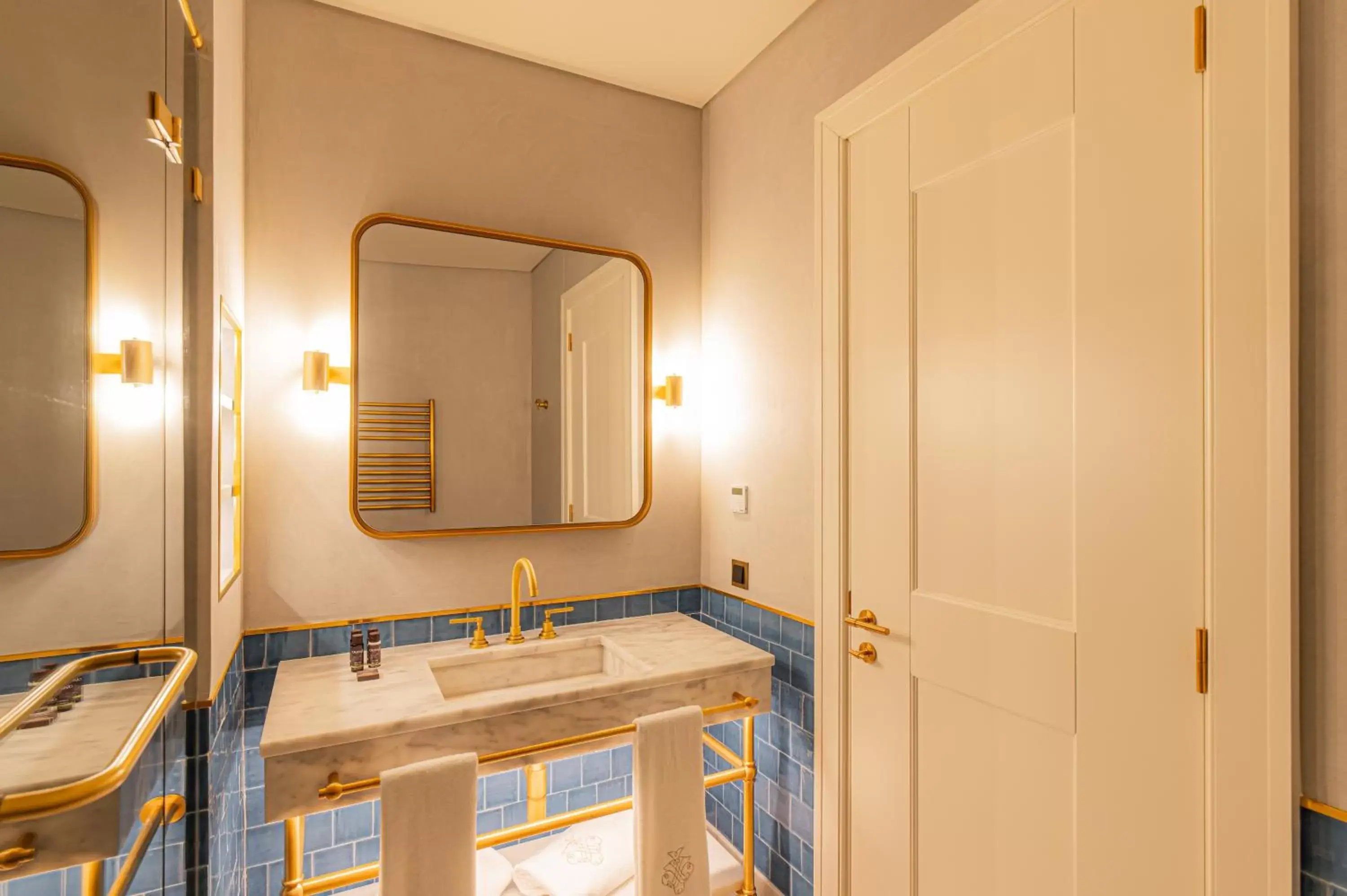 Bathroom in Palácio Ludovice Wine Experience Hotel