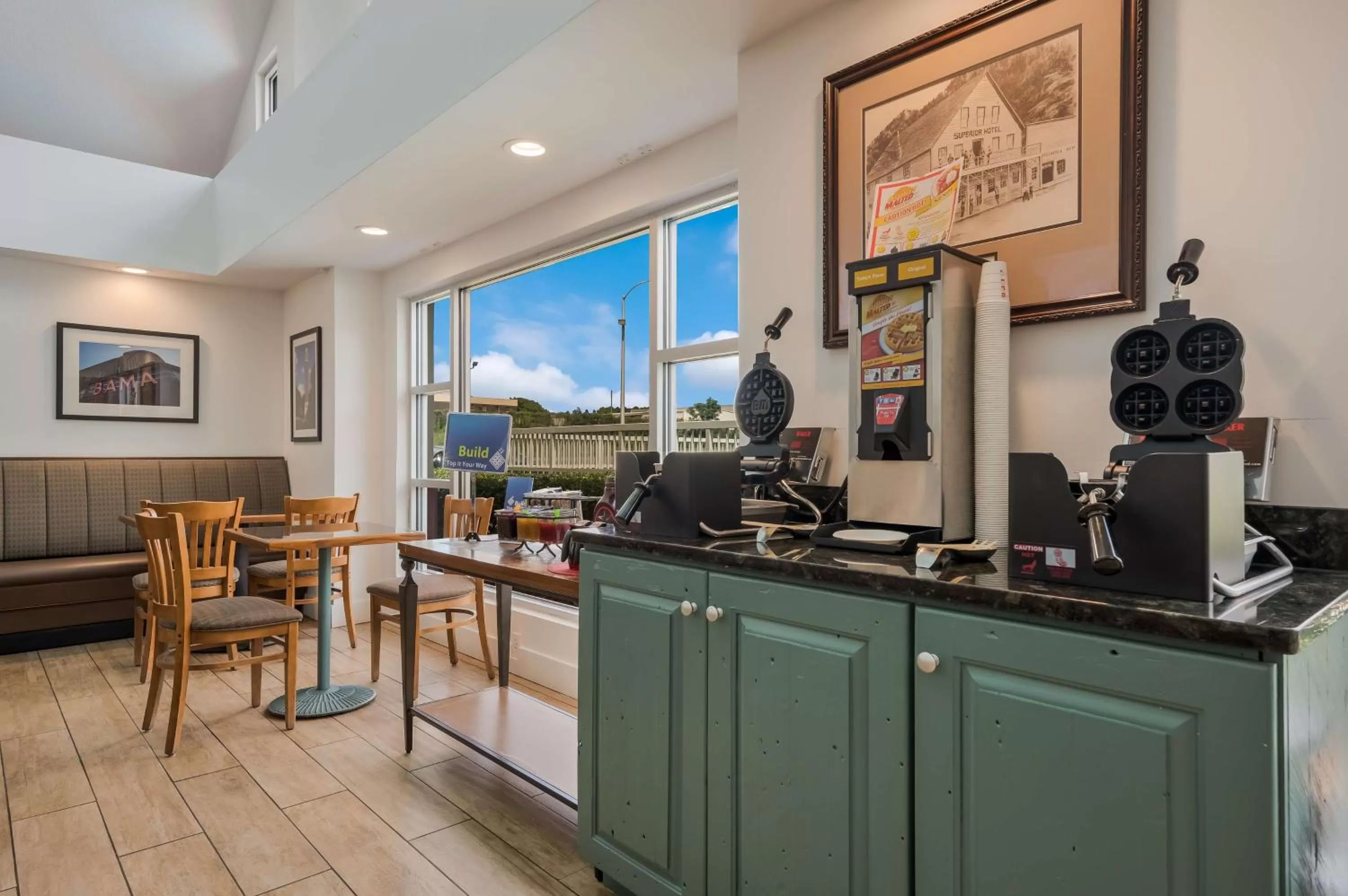 Breakfast in Best Western University Inn