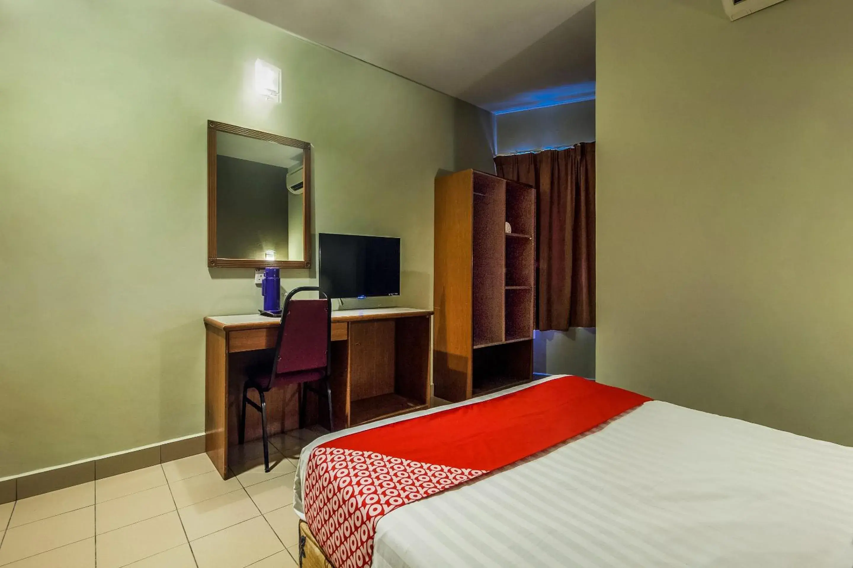 Bedroom, Bed in Super OYO 828 Comfort Hotel Shah Alam