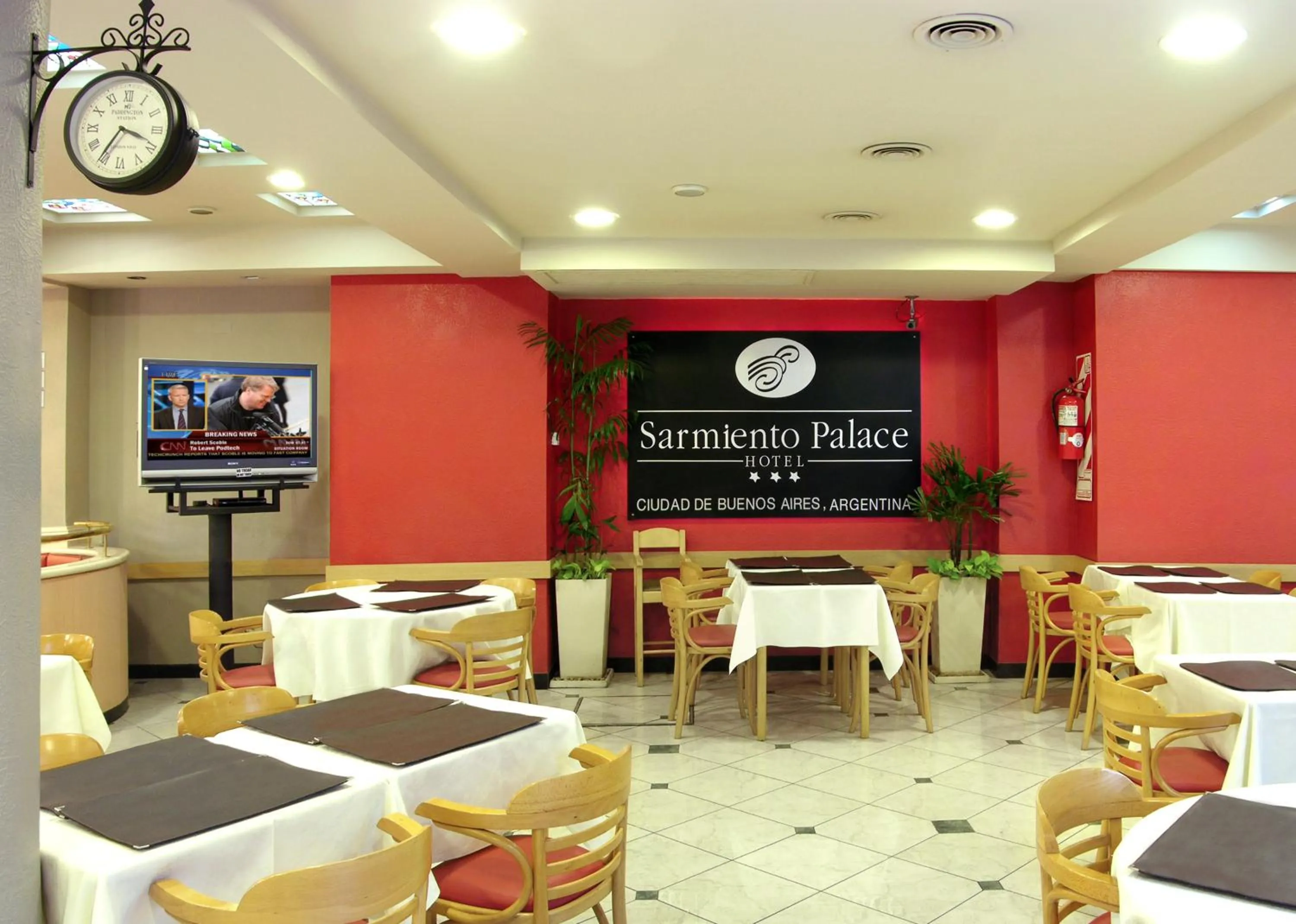 Restaurant/places to eat in Sarmiento Palace Hotel