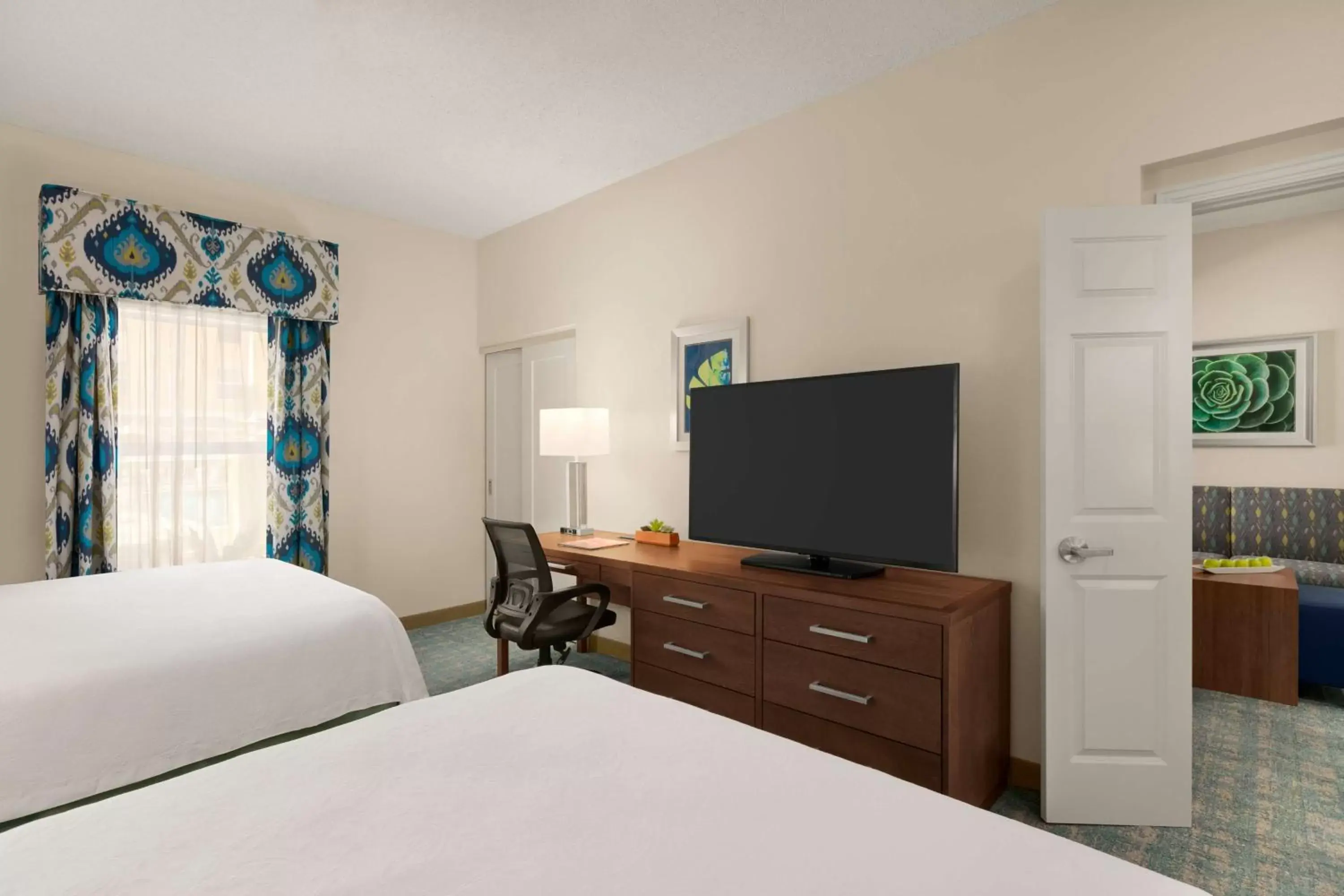 Bedroom, TV/Entertainment Center in Homewood Suites by Hilton Fort Myers