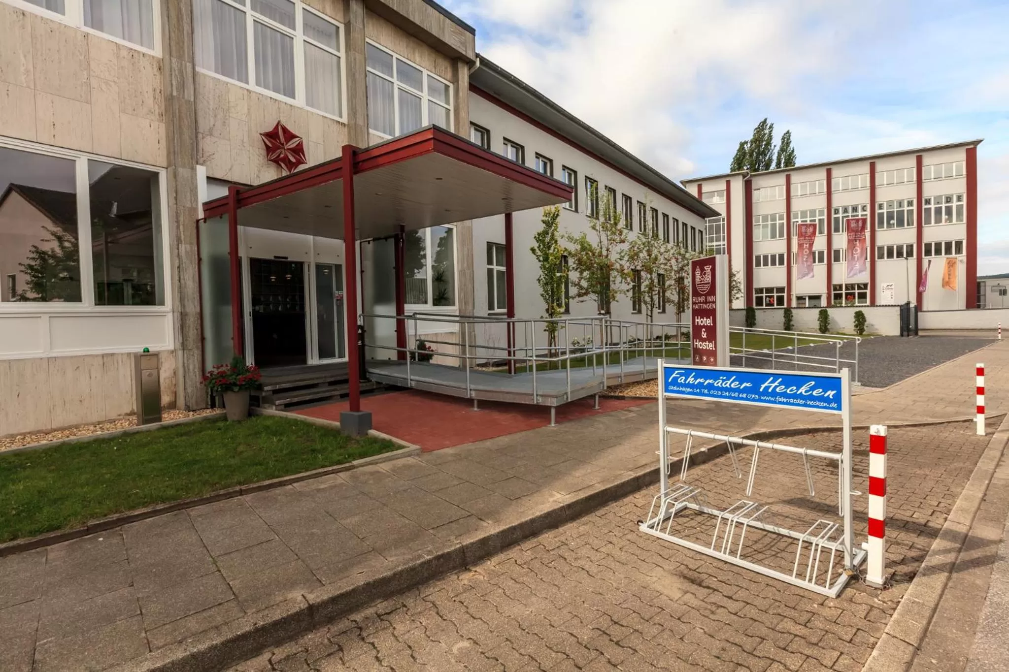 Facade/entrance in Ruhr Inn Hotel