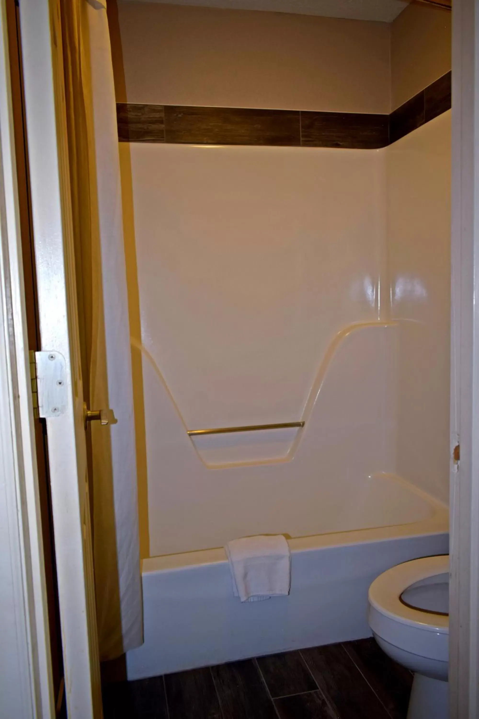 Queen Room with Two Queen Beds - Smoking in Super 8 by Wyndham Fort Chiswell Wytheville Area Queen Room with Two Queen Beds - Smoking in Super 8 by Wyndham Fort Chiswell Wytheville Area