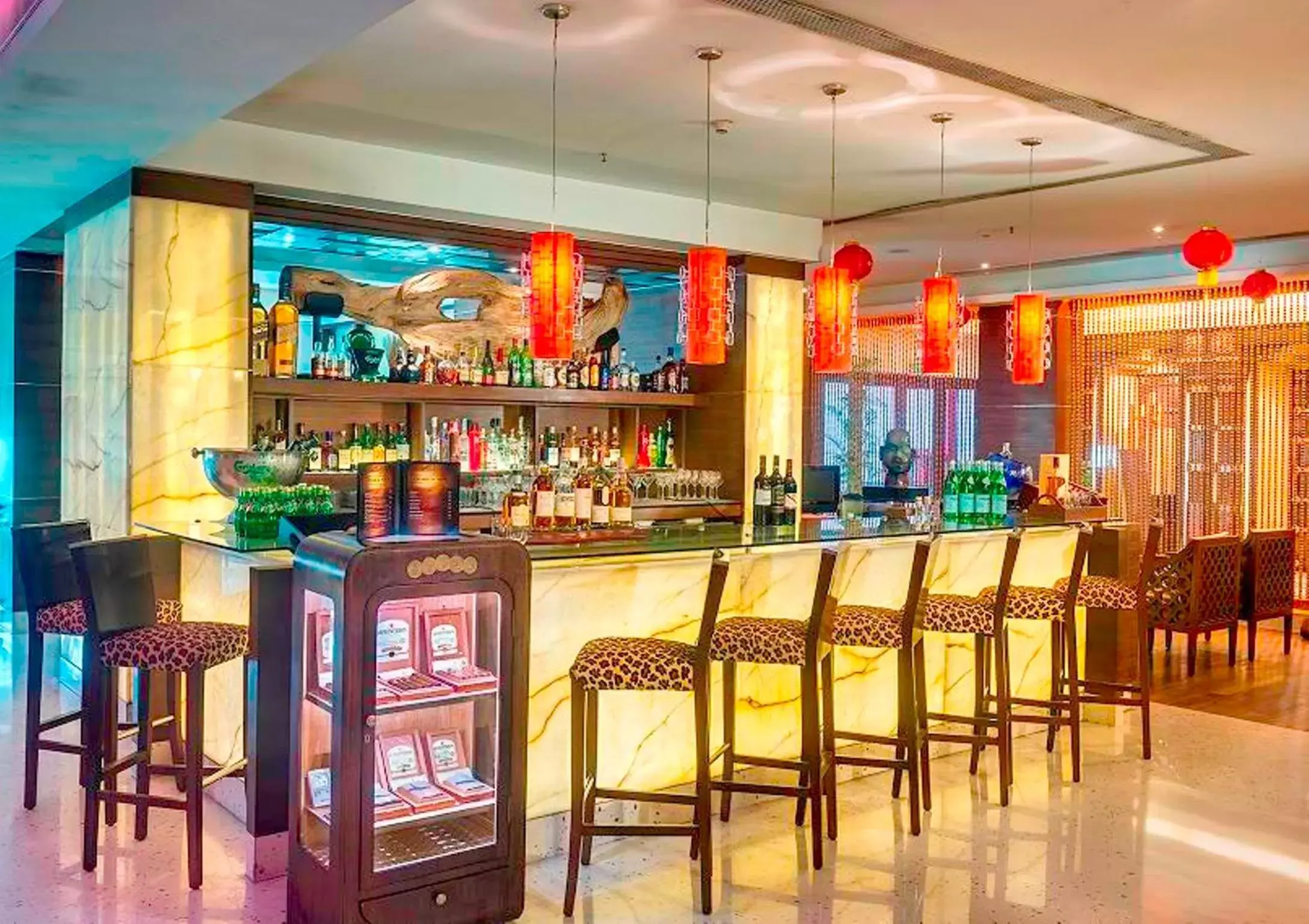 Lobby or reception, Lounge/Bar in Hotel Hindustan International