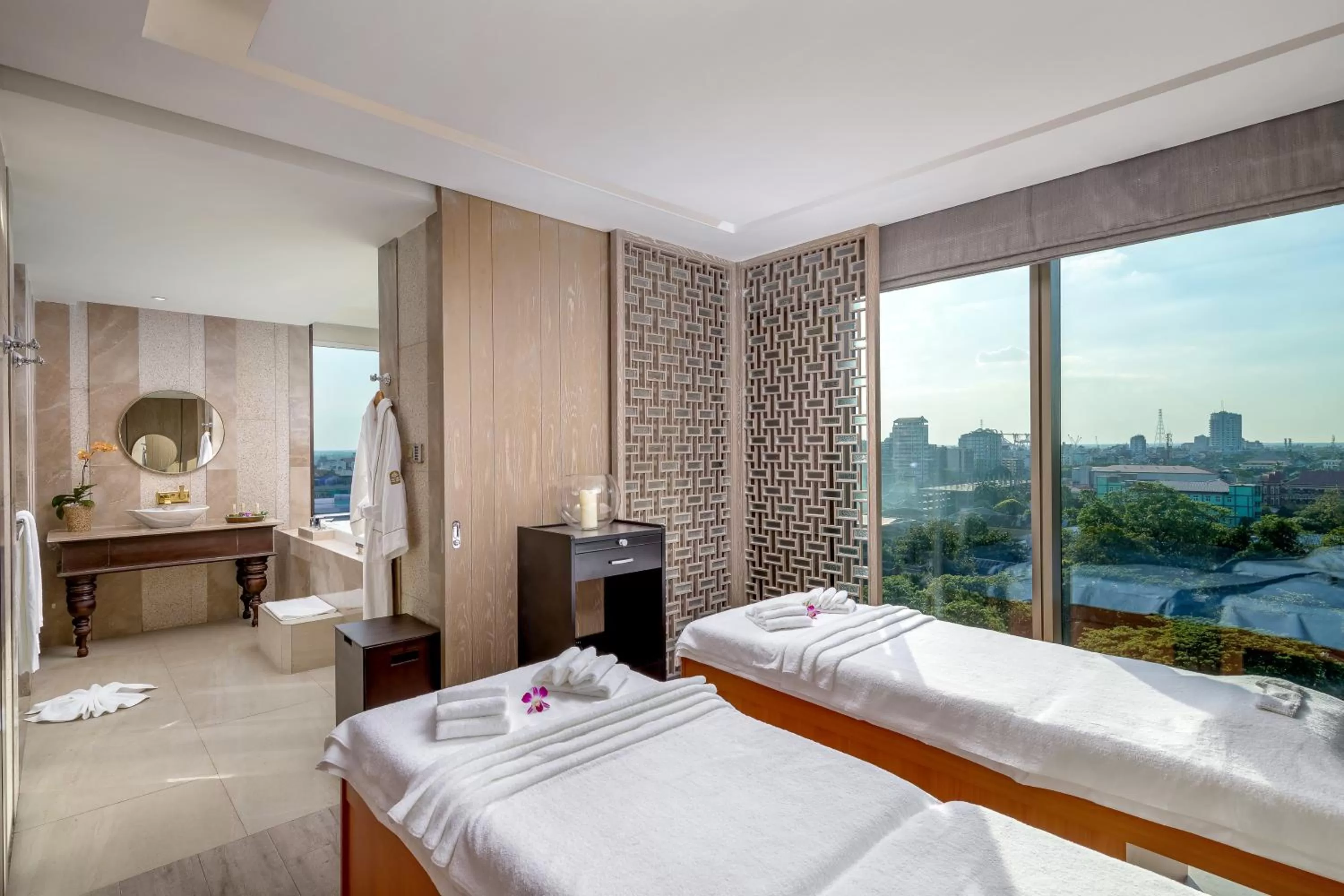 Massage, Bed in Pan Pacific Yangon