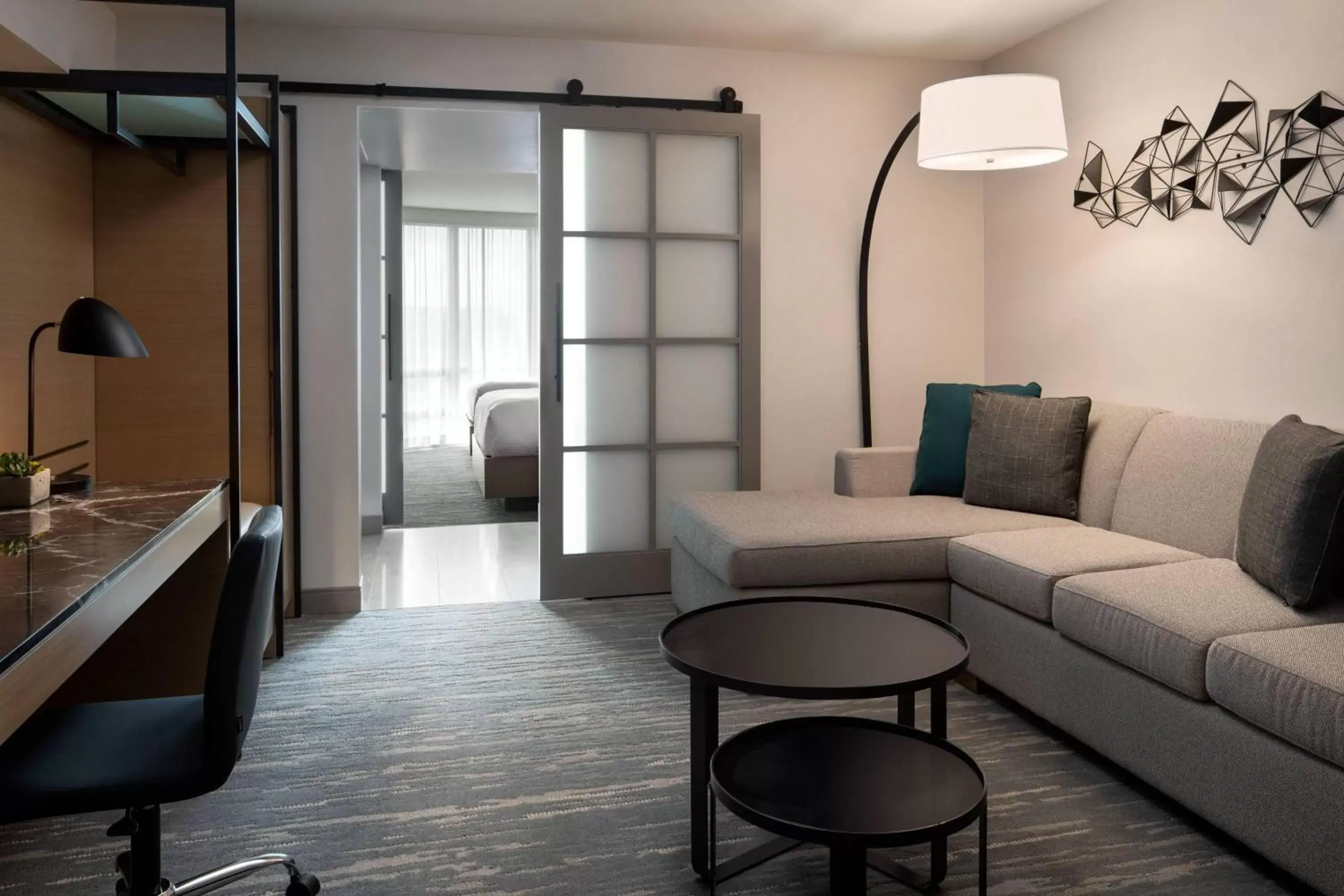 Living room, Seating Area in Vancouver Airport Marriott Hotel