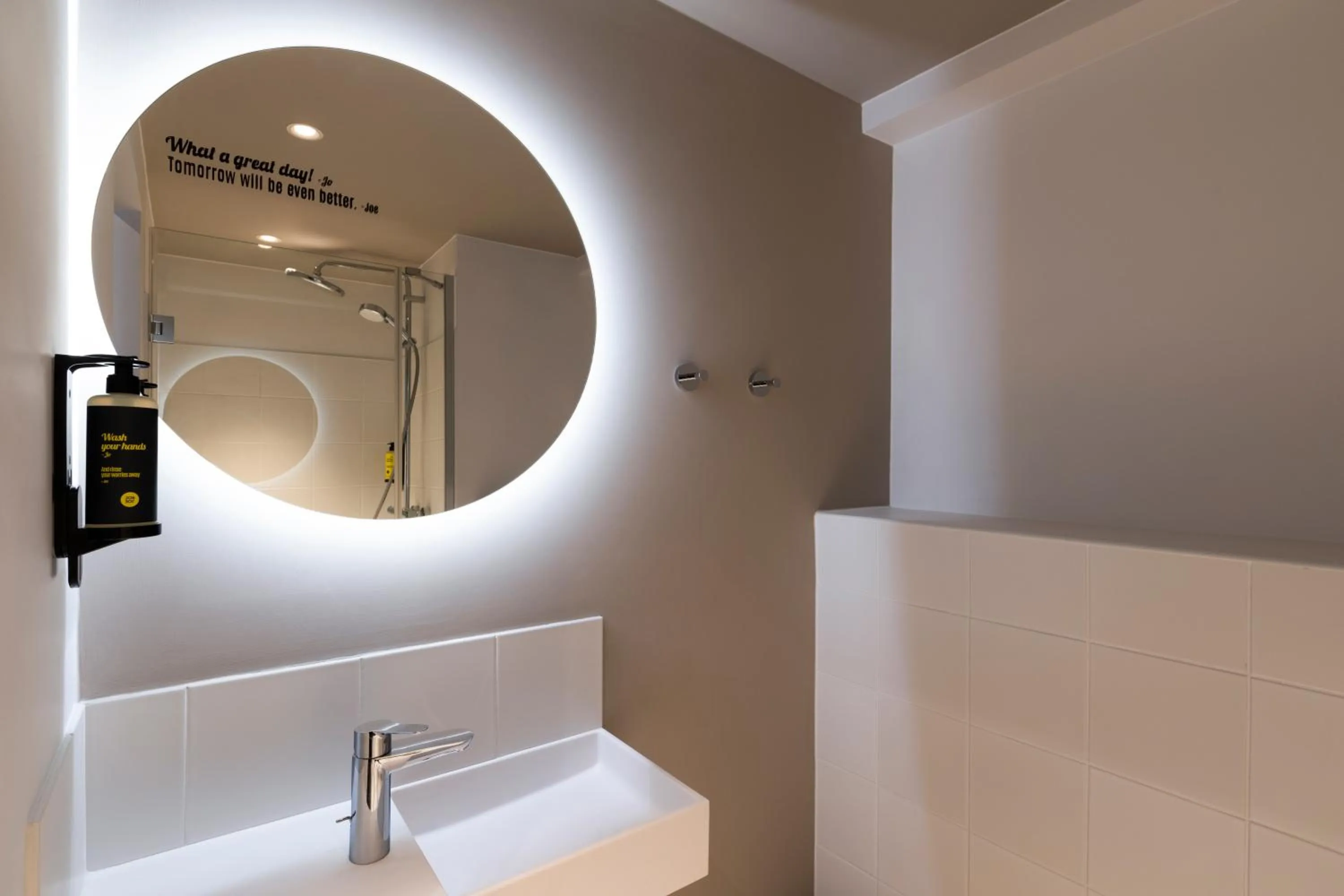 Bathroom in JO&JOE Paris - Nation