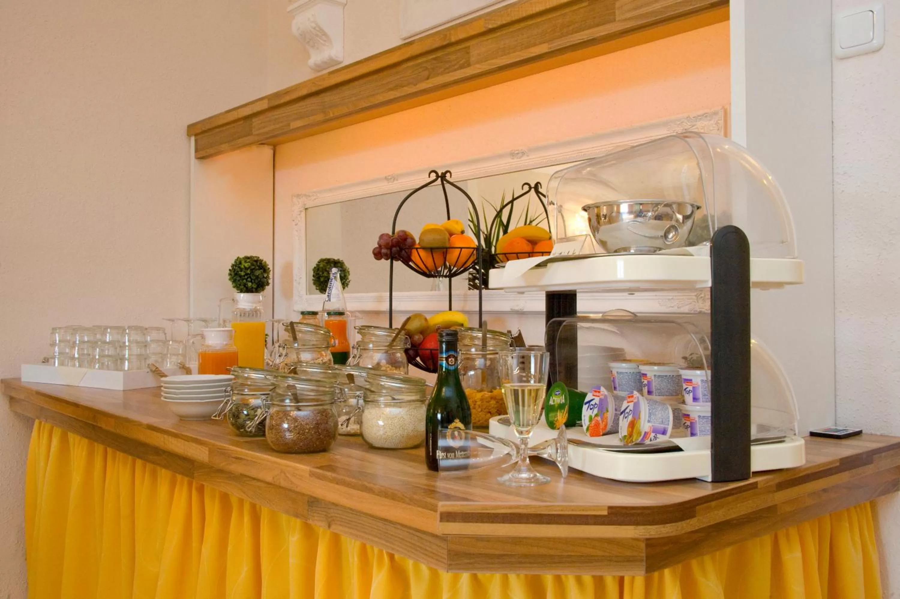 Food in Hotel Garni Zum Grünen Baum