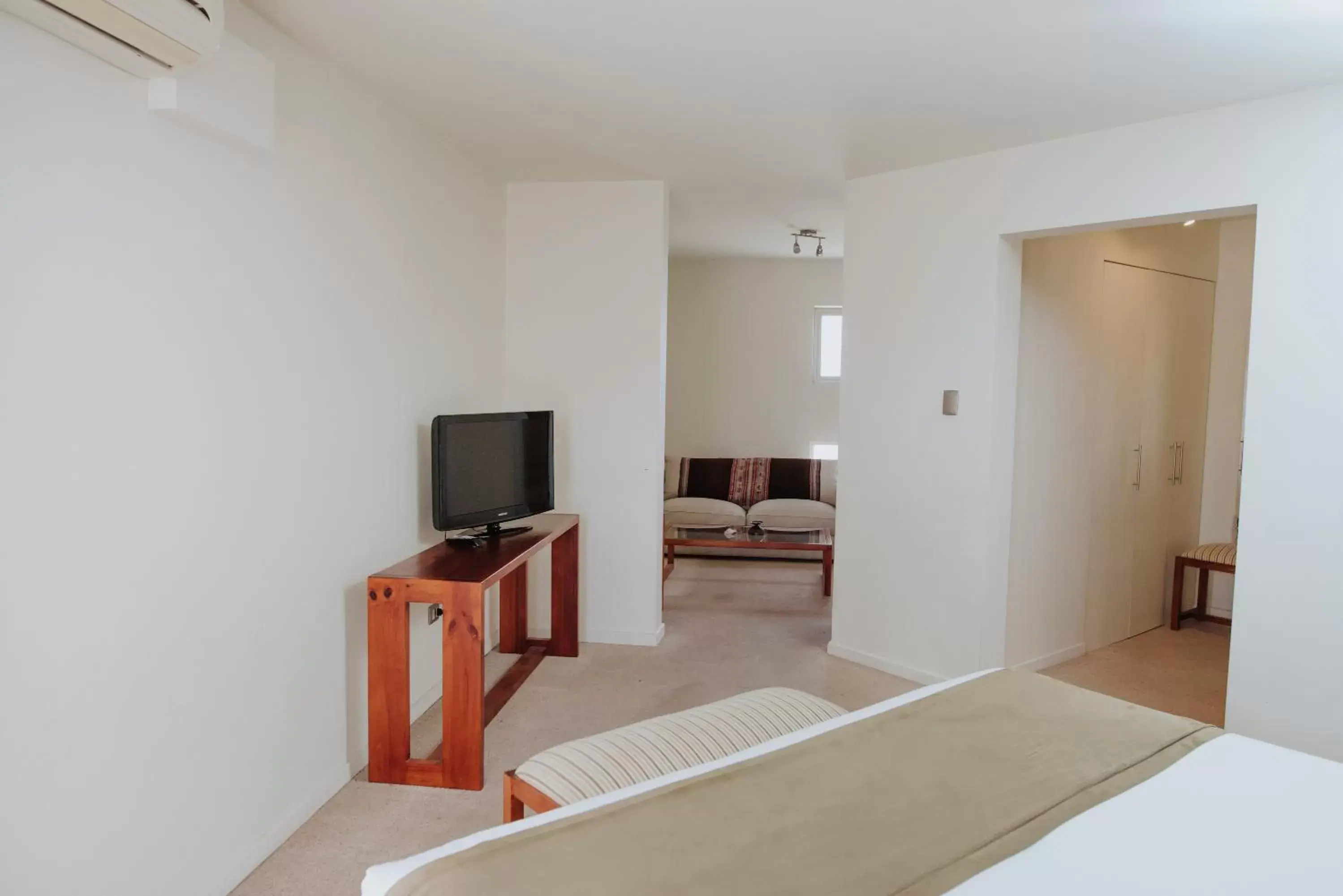 Living room, TV/Entertainment Center in Hotel Limari