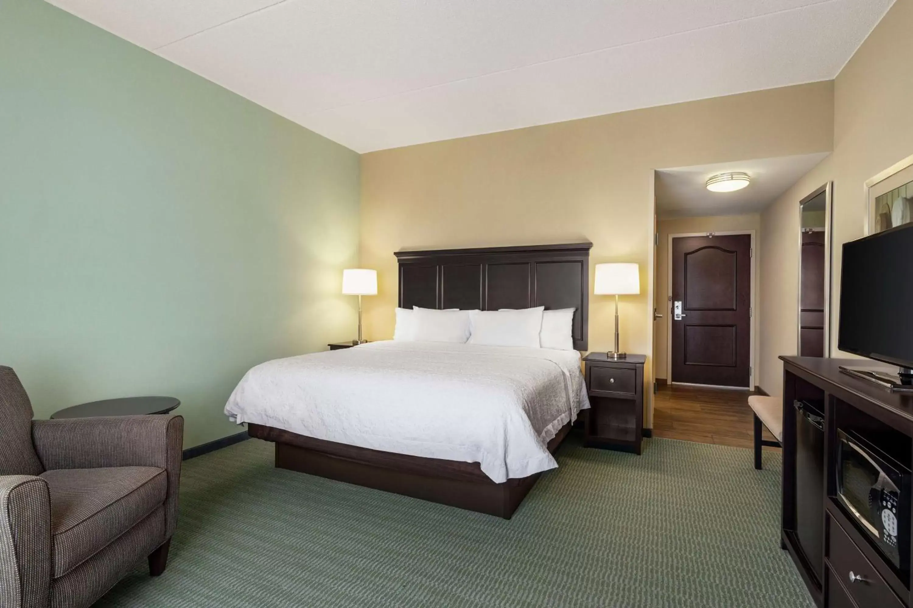 Bed in Hampton Inn & Suites Mount Joy/Lancaster West, Pa
