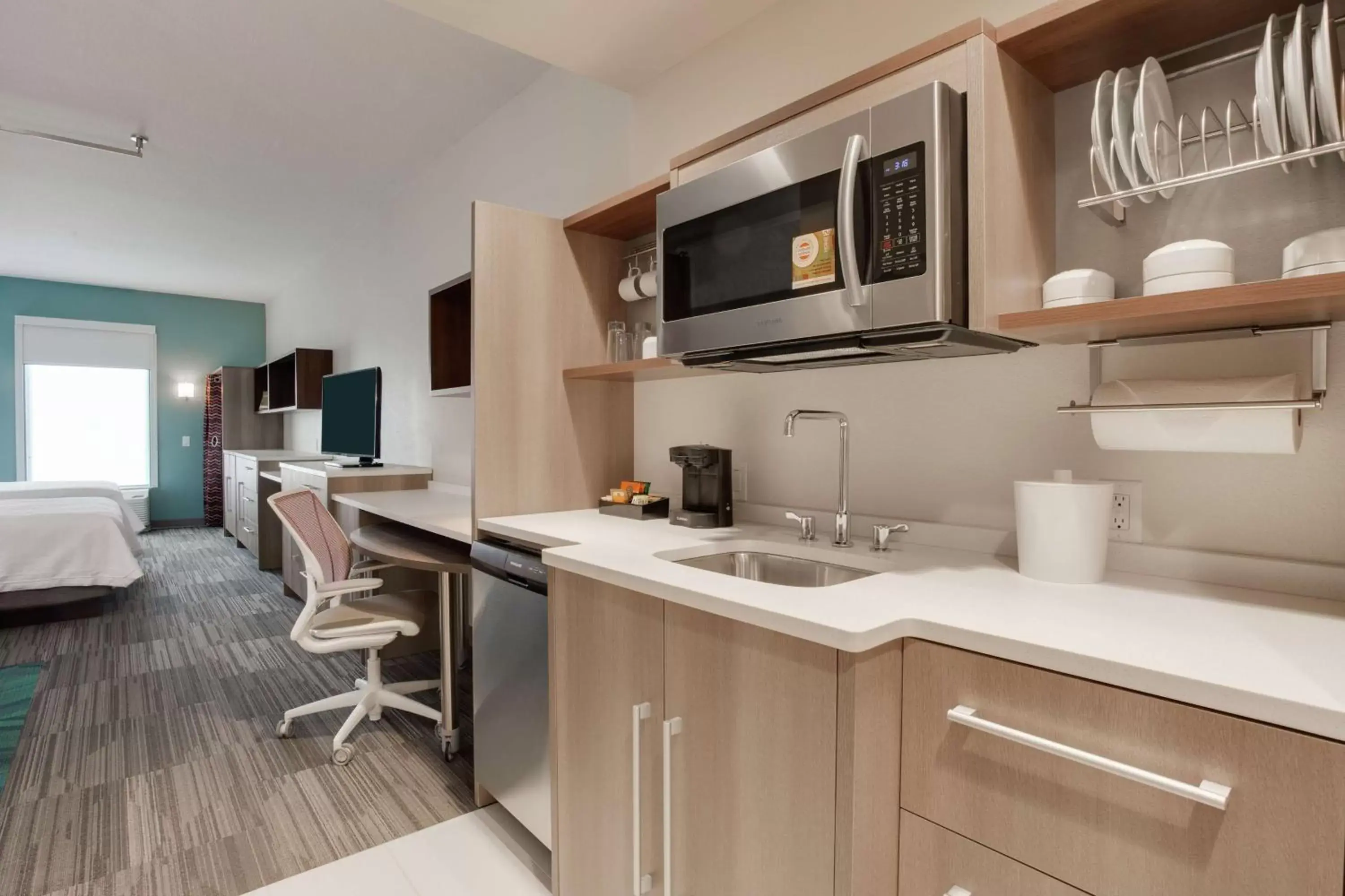 Bedroom, Kitchen/Kitchenette in Home2 Suites By Hilton Clermont