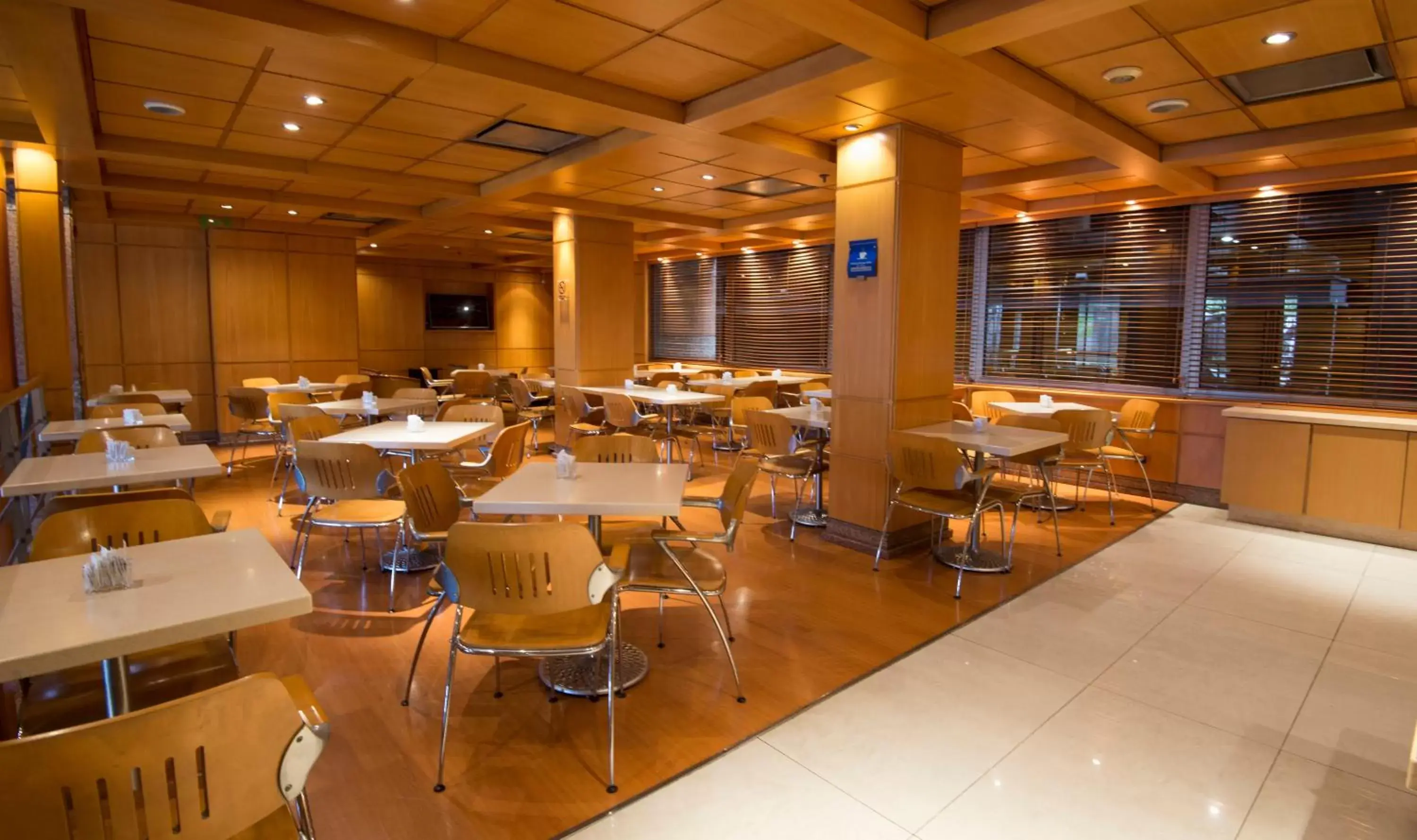 Breakfast, Restaurant/Places to Eat in Holiday Inn Express Puerto Madero, an IHG Hotel