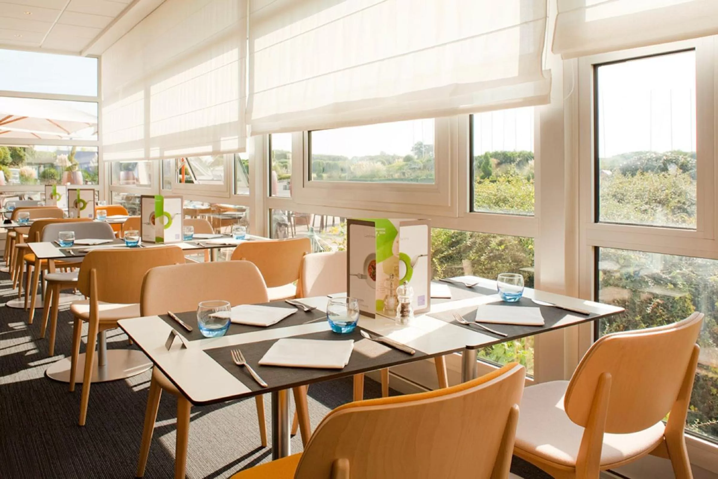 Restaurant/places to eat in Novotel Saint-Quentin en Yvelines