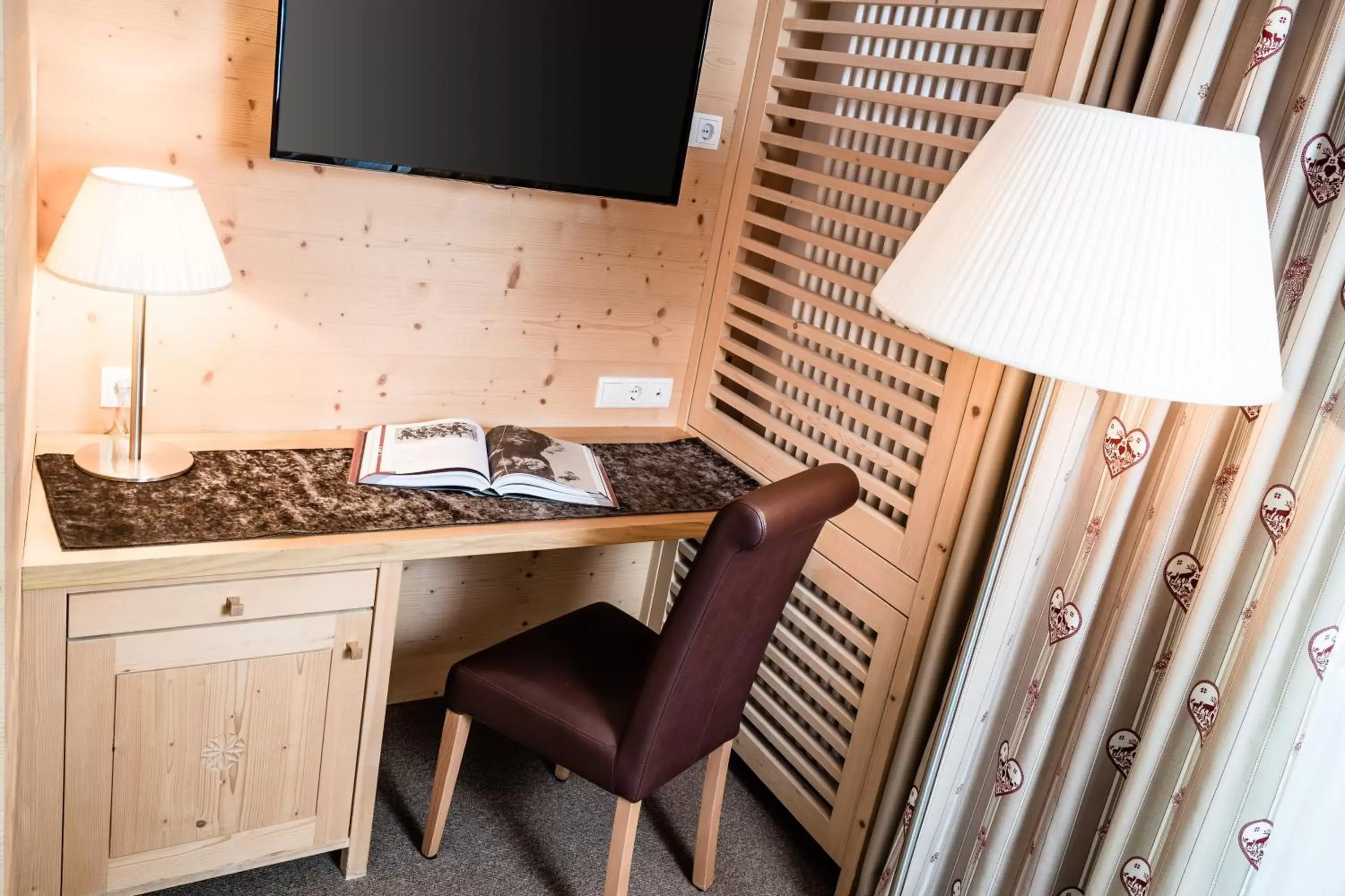 TV and multimedia in Boutique Hotel Nives - Luxury & Design in the Dolomites