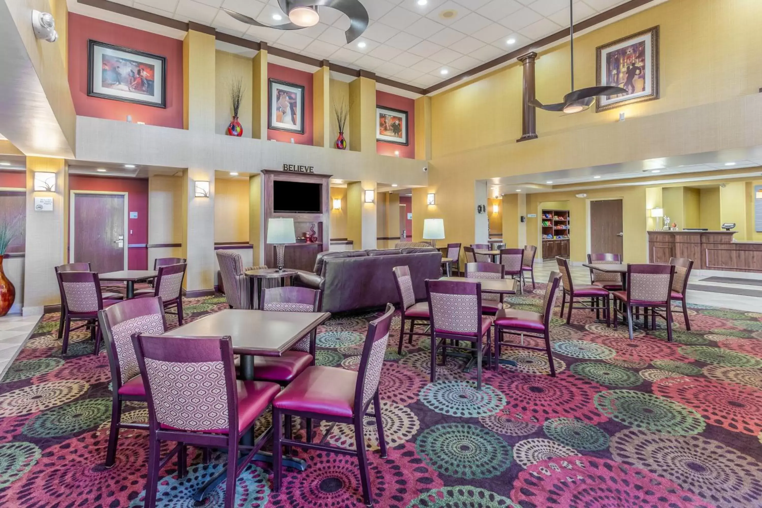 Breakfast, Restaurant/Places to Eat in Holiday Inn Express Hotel & Suites Bowling Green, an IHG Hotel