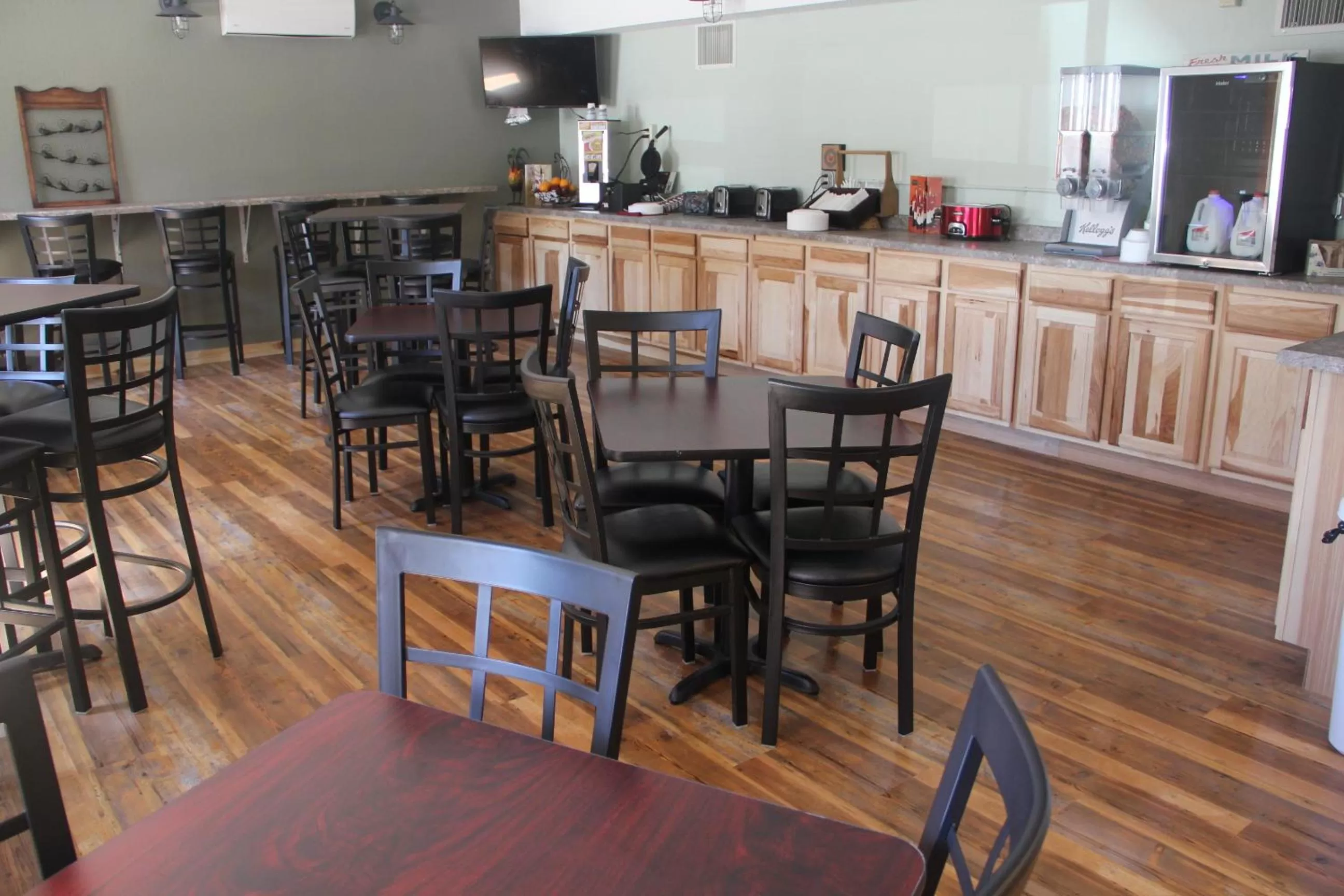 Restaurant/places to eat in Blackstone Lodge and Suites