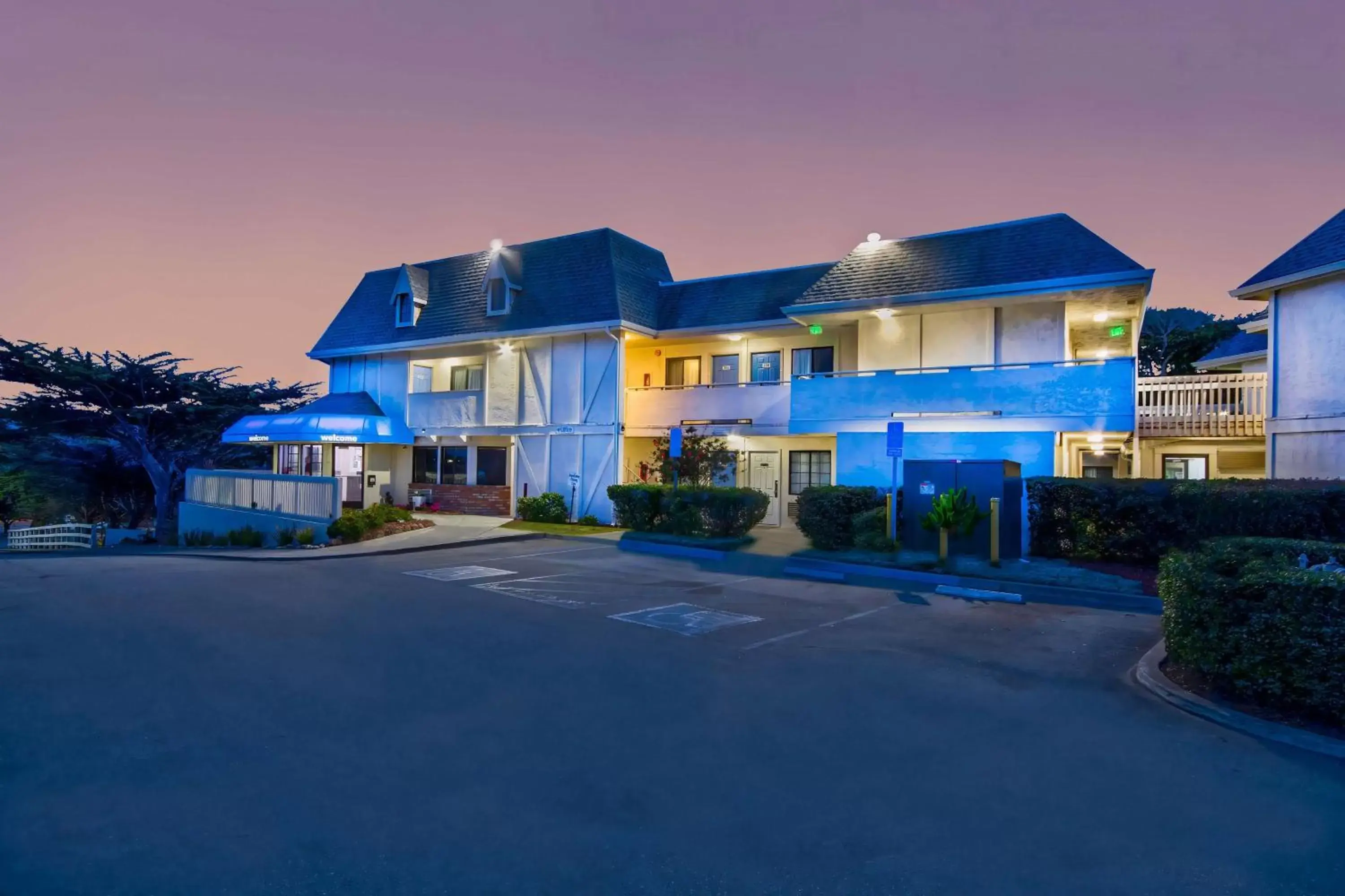 Property Building in Motel 6-Marina, CA - Monterey