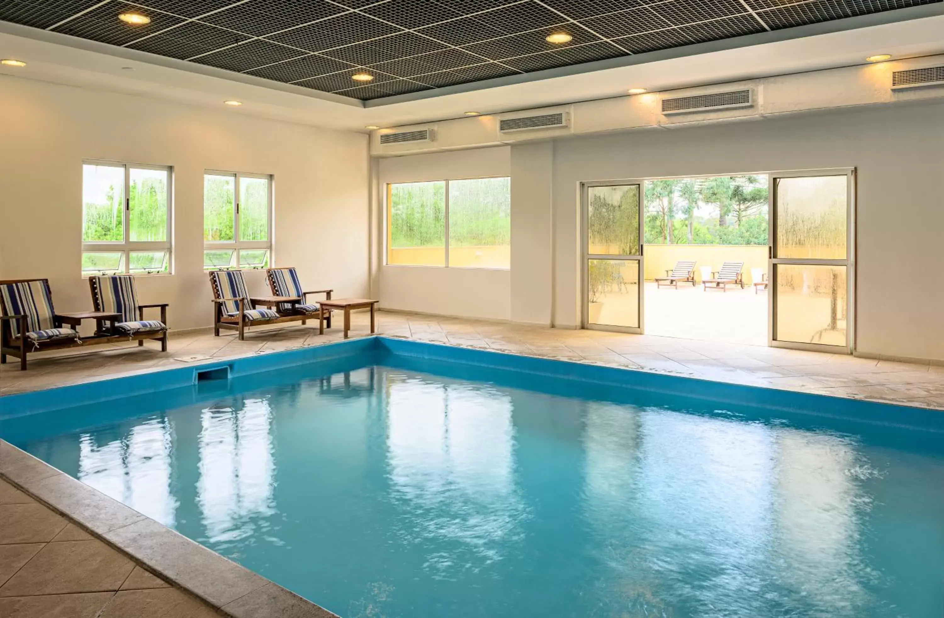 Swimming Pool in Nacional Inn Curitiba Santa Felicidade