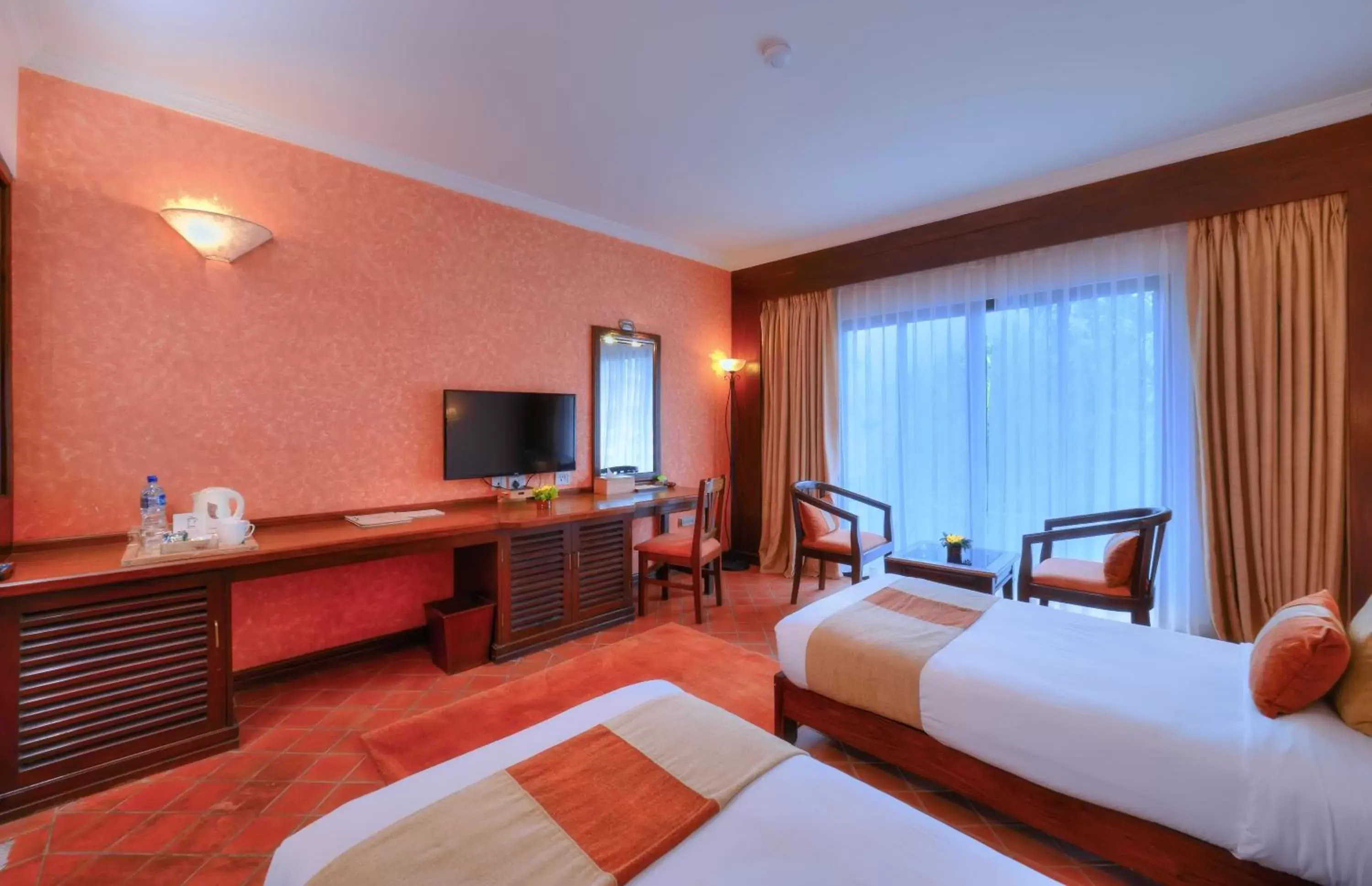 Bed, TV/Entertainment Center in Hotel Barahi