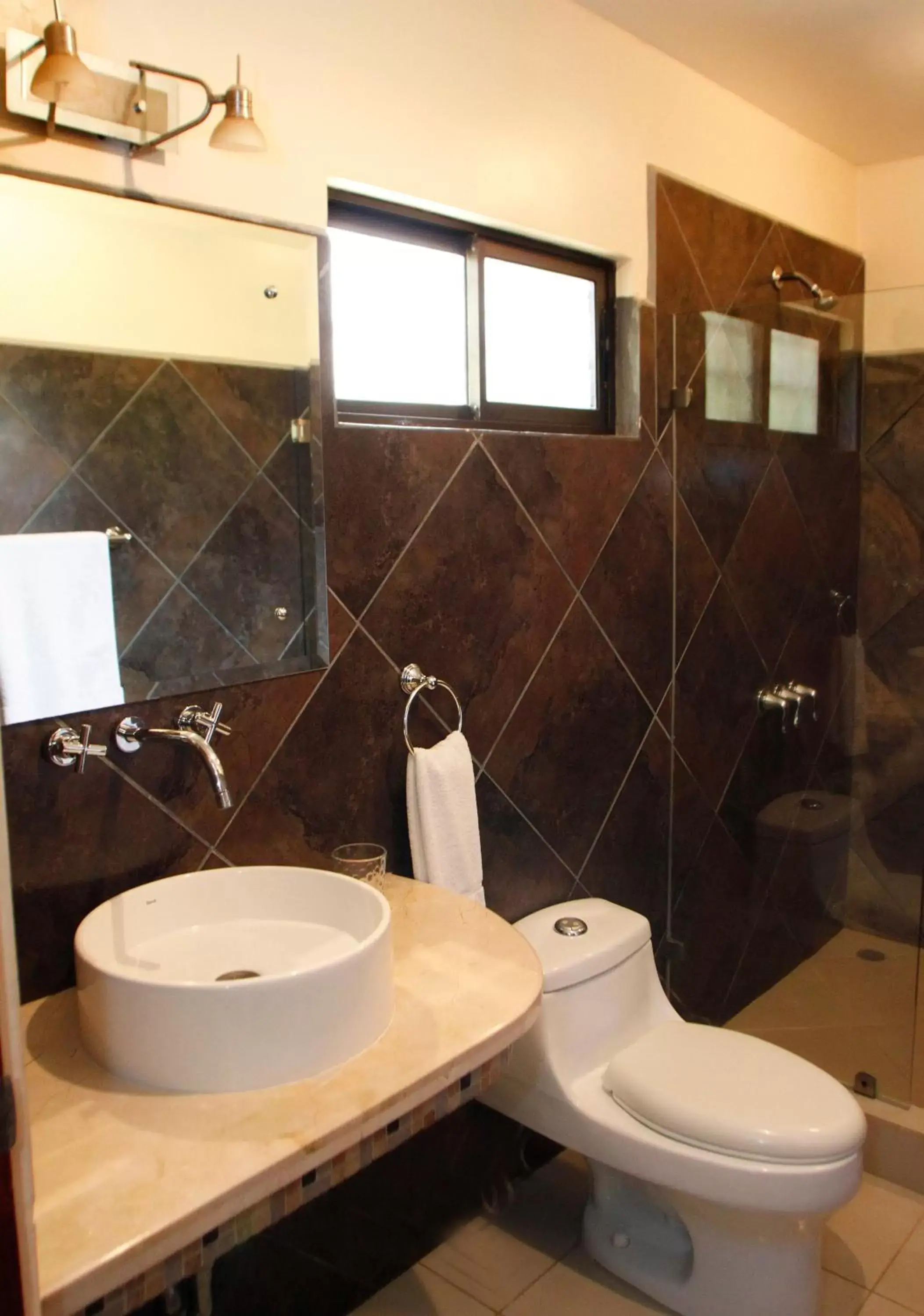 Toilet, Bathroom in Hotel Arco Iris