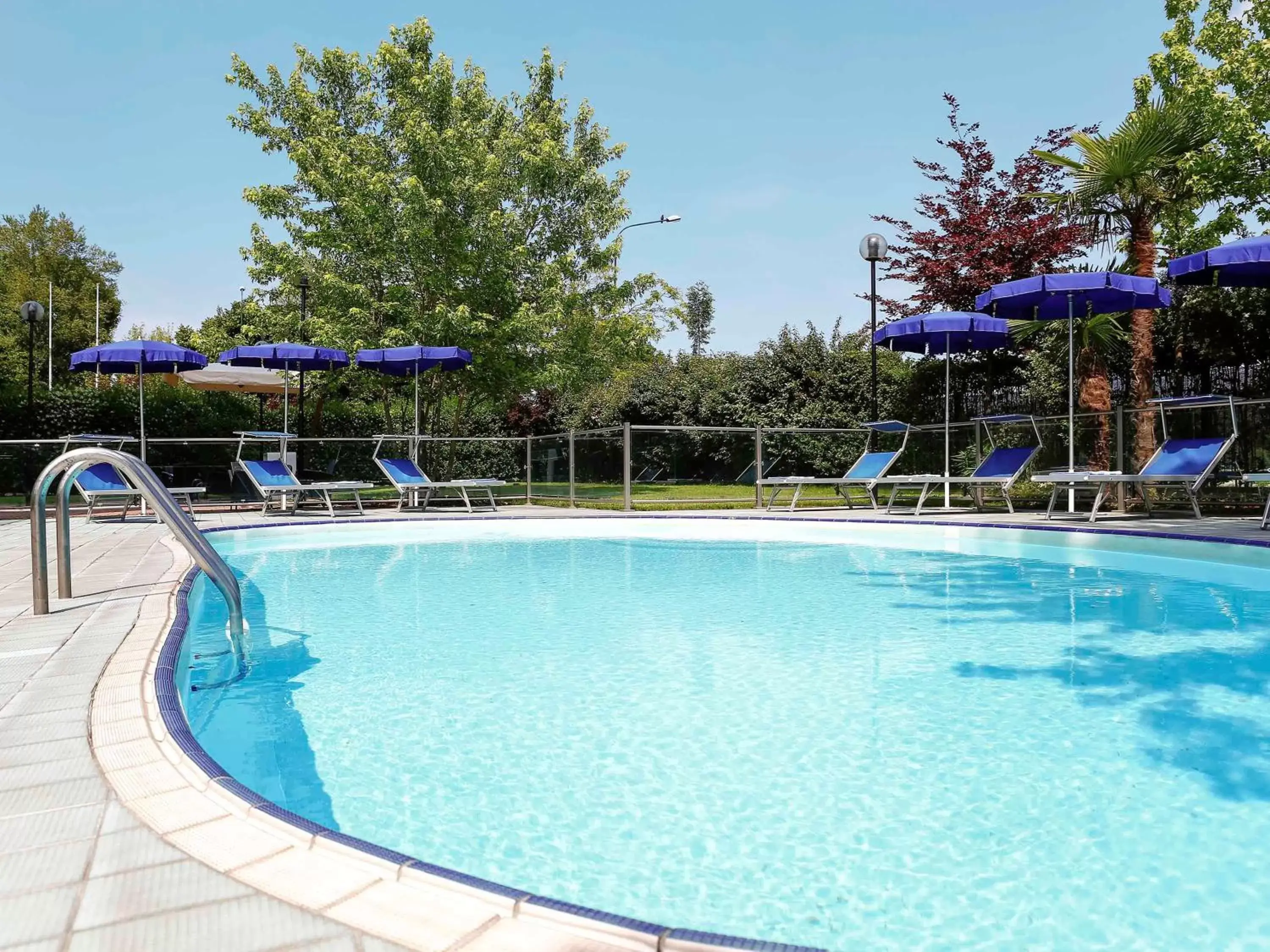 Property building, Swimming Pool in Novotel Torino Corso Giulio Cesare