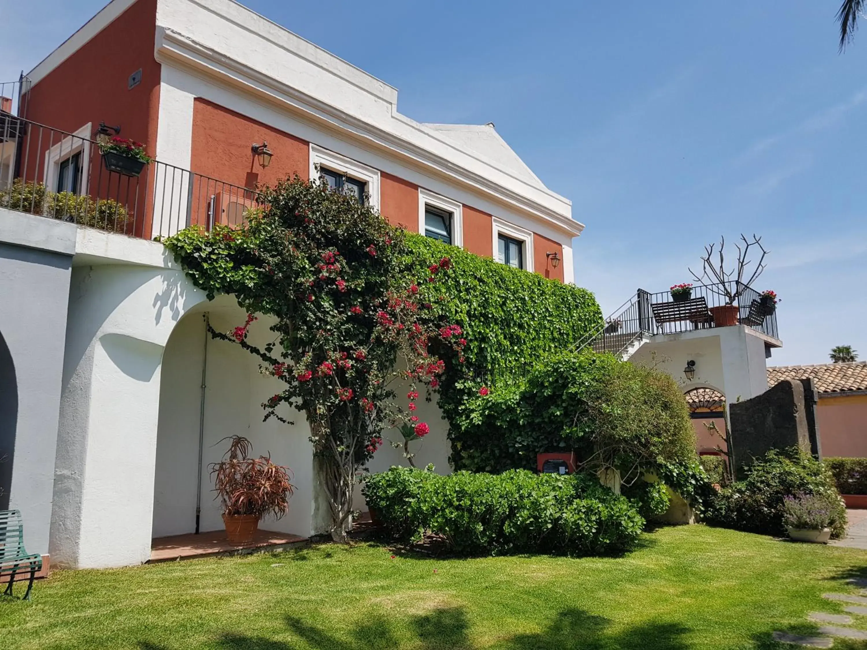 Property Building in Etna Hotel